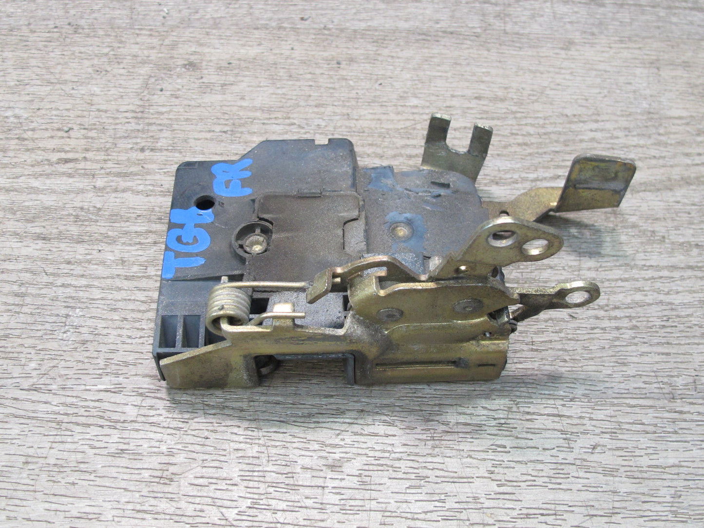 87-89 BMW E30 Coupe Convertible Front Right Door Lock Latch Actuator 1906730 OEM