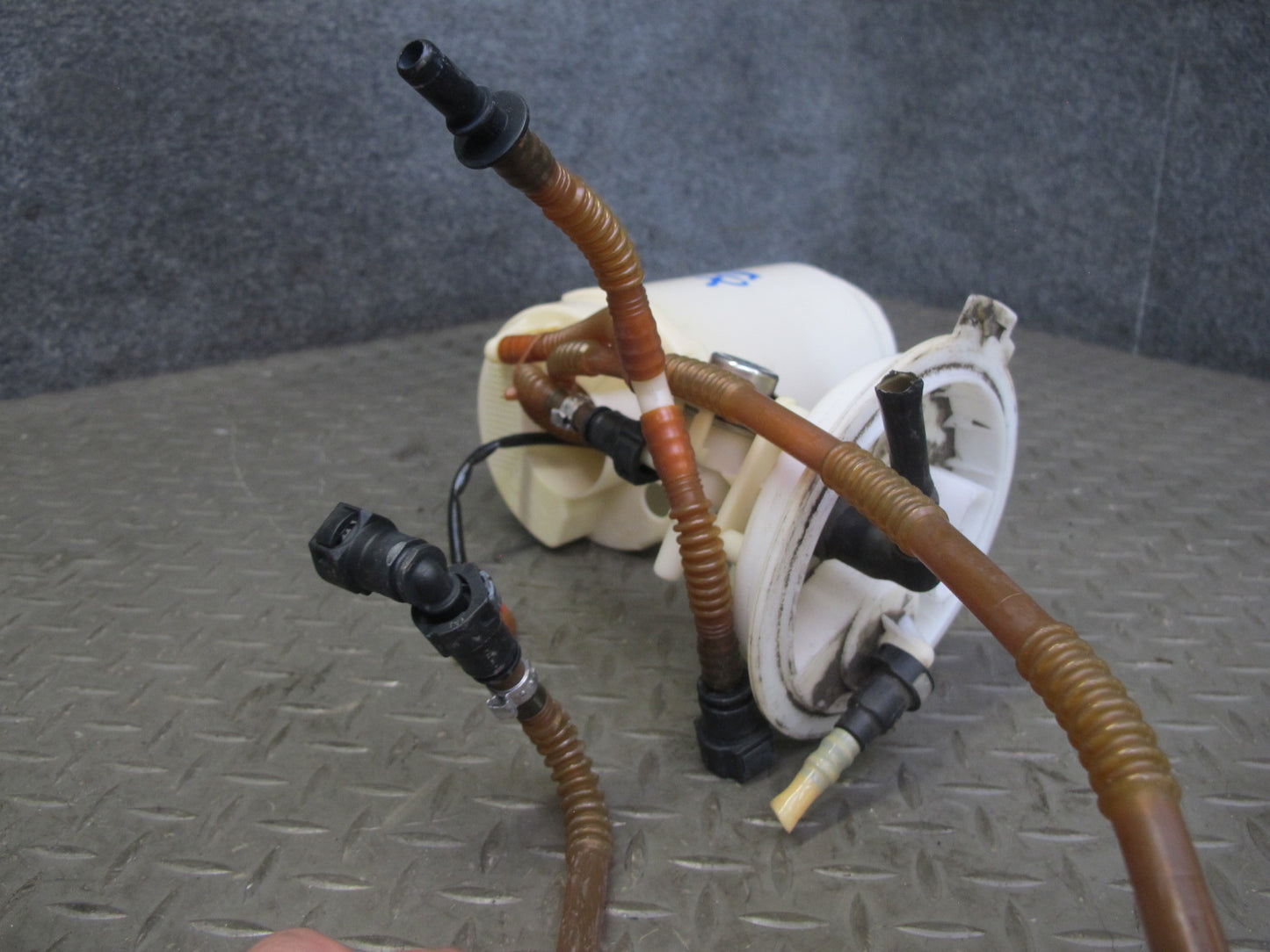 03-06 Porsche Cayenne 955 4.5L Turbo Fuel Pump Level Sensor Sending Unit Set