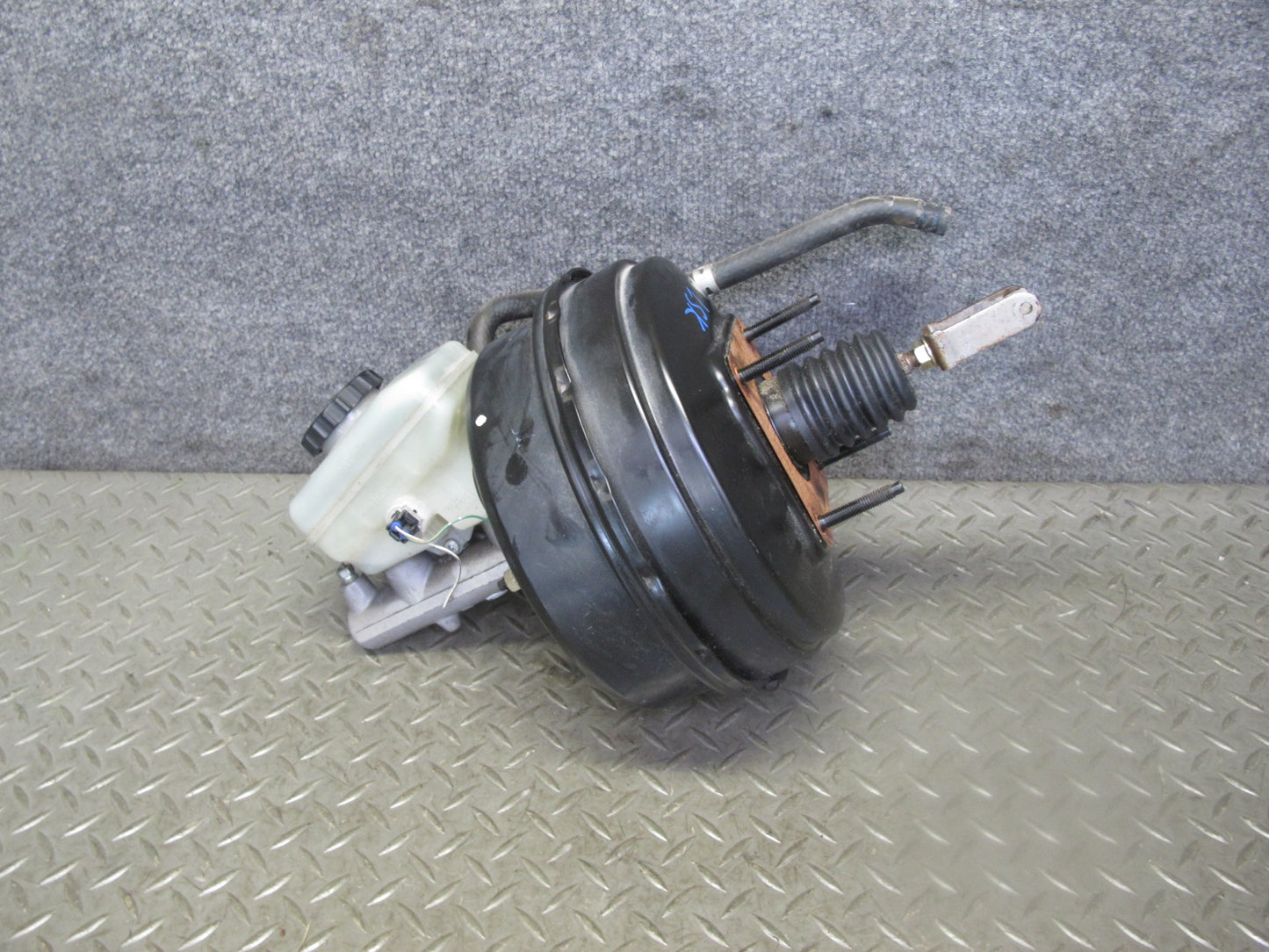 04-06 Lexus UCF30L LS430 Brake Master Cylinder Booster Fluid Reservoir OEM