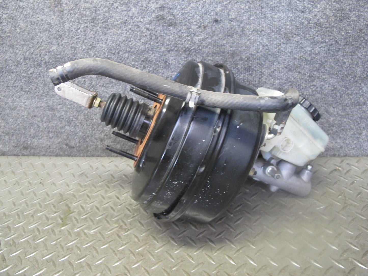 04-06 Lexus UCF30L LS430 Brake Master Cylinder Booster Fluid Reservoir OEM