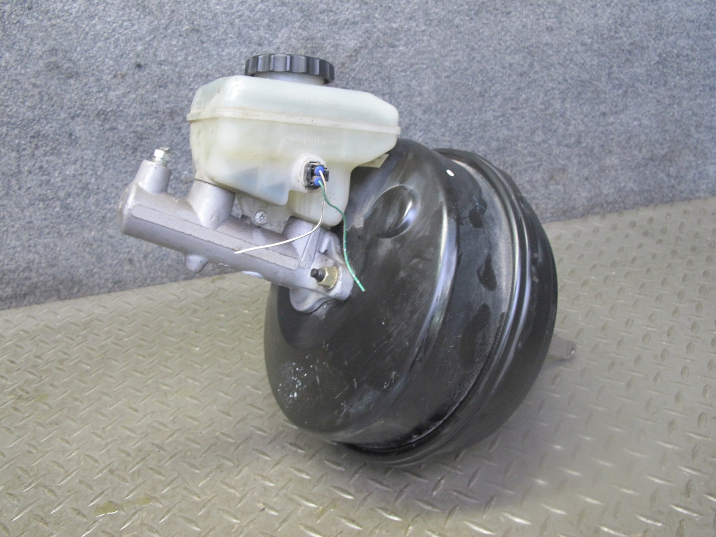 04-06 Lexus UCF30L LS430 Brake Master Cylinder Booster Fluid Reservoir OEM