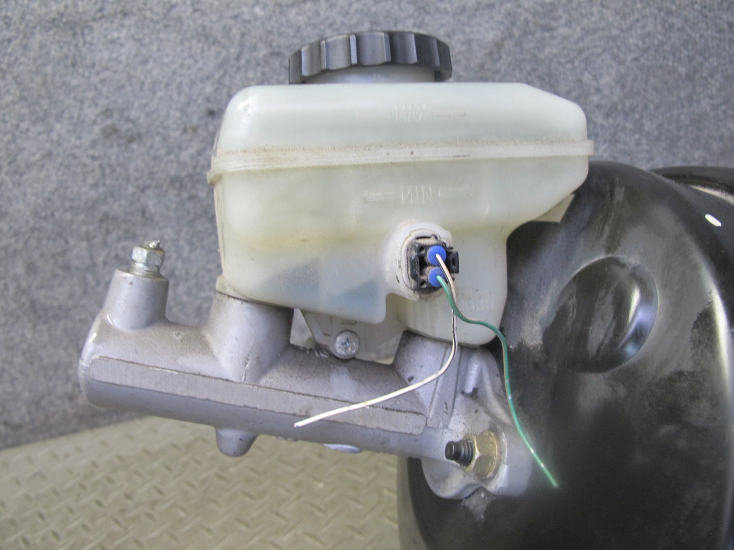 04-06 Lexus UCF30L LS430 Brake Master Cylinder Booster Fluid Reservoir OEM