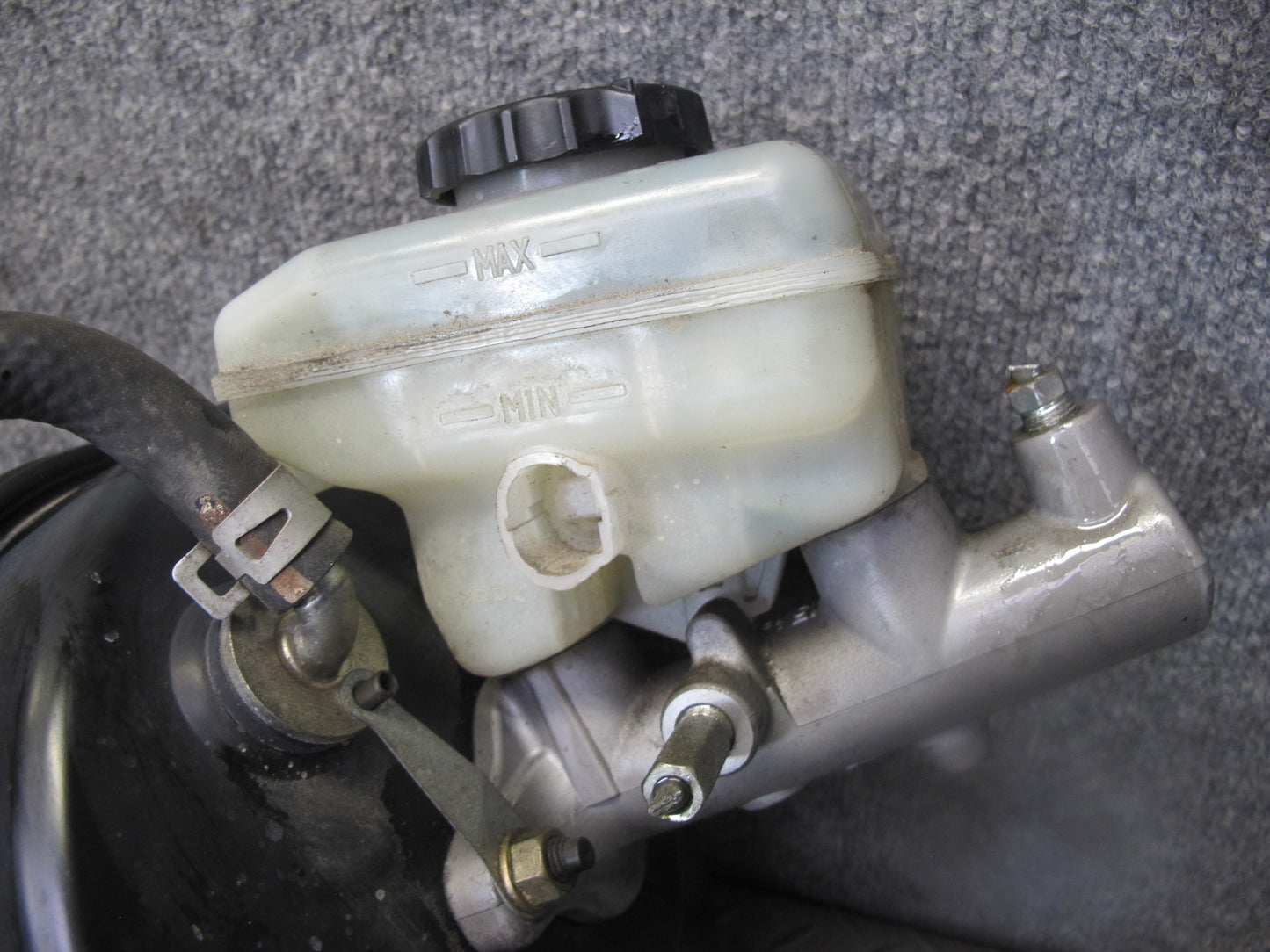 04-06 Lexus UCF30L LS430 Brake Master Cylinder Booster Fluid Reservoir OEM