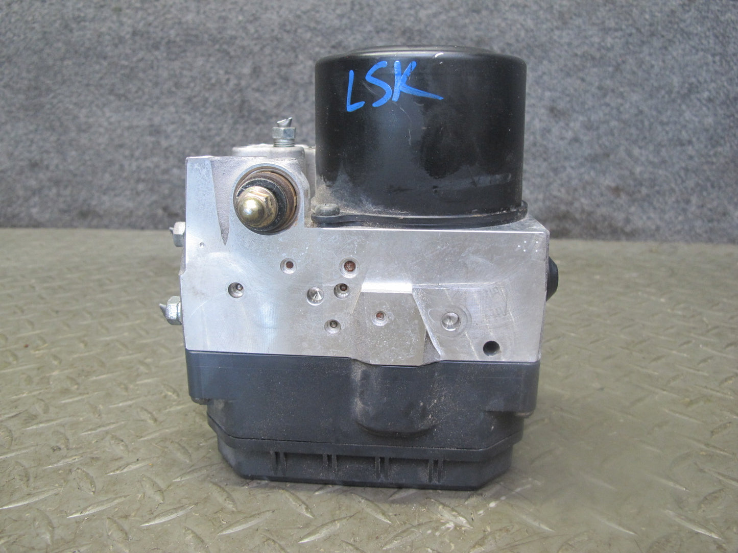 04-06 Lexus UCF30L LS430 Anti Lock Brake ABS Pump Module 44540-50040 OEM