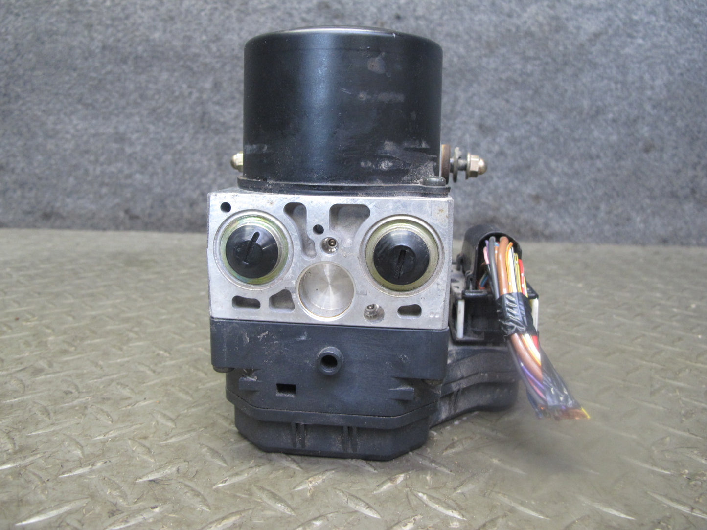 04-06 Lexus UCF30L LS430 Anti Lock Brake ABS Pump Module 44540-50040 OEM