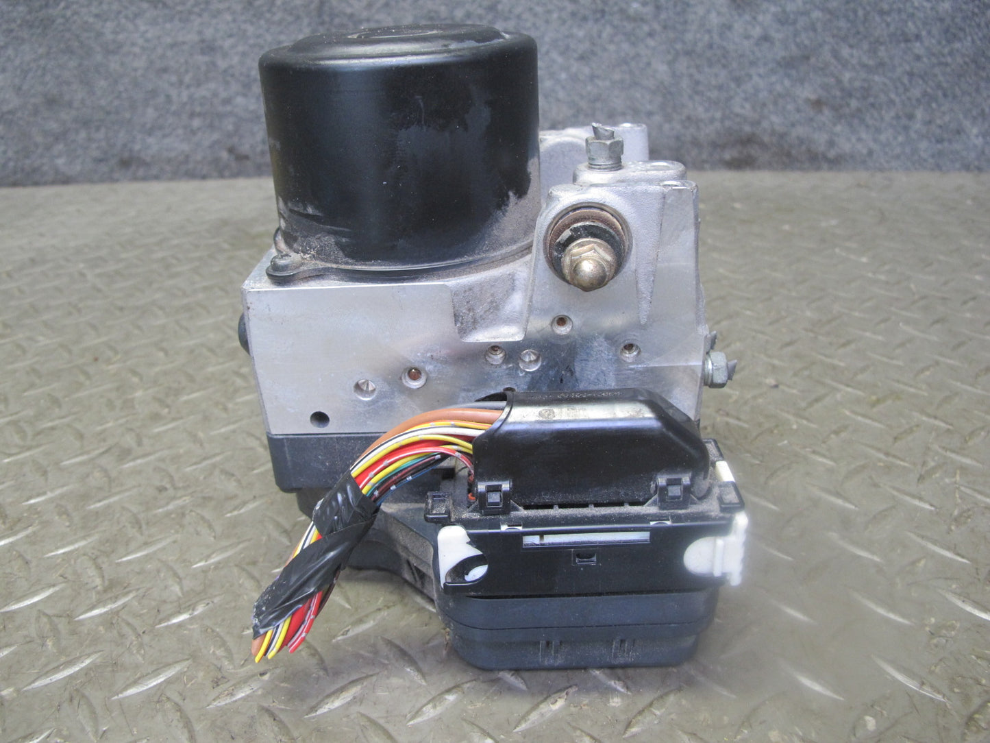 04-06 Lexus UCF30L LS430 Anti Lock Brake ABS Pump Module 44540-50040 OEM