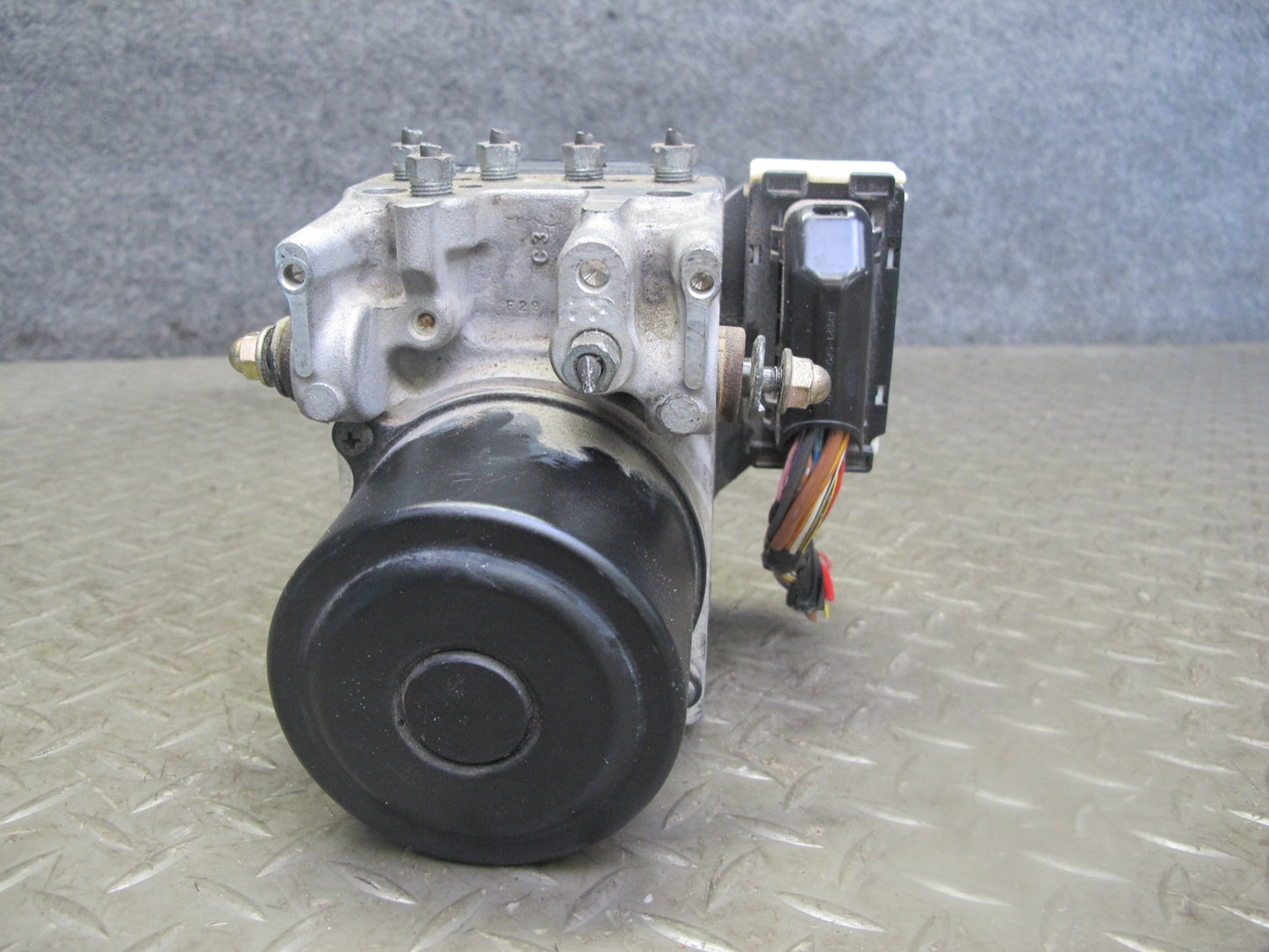 04-06 Lexus UCF30L LS430 Anti Lock Brake ABS Pump Module 44540-50040 OEM