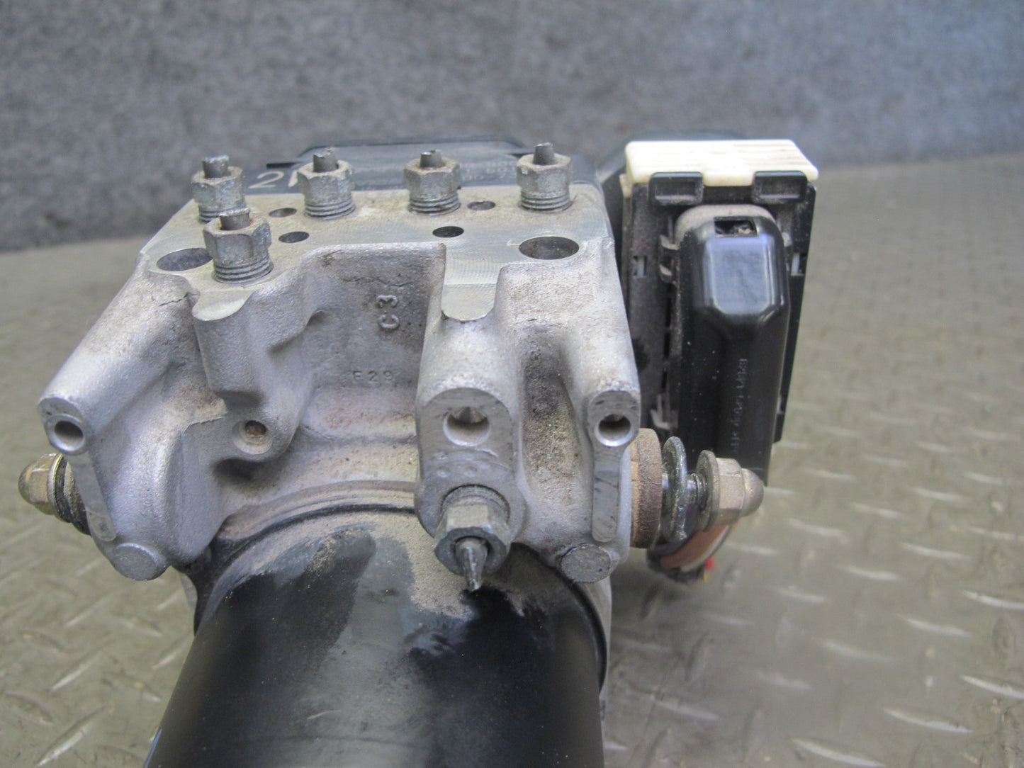 04-06 Lexus UCF30L LS430 Anti Lock Brake ABS Pump Module 44540-50040 OEM