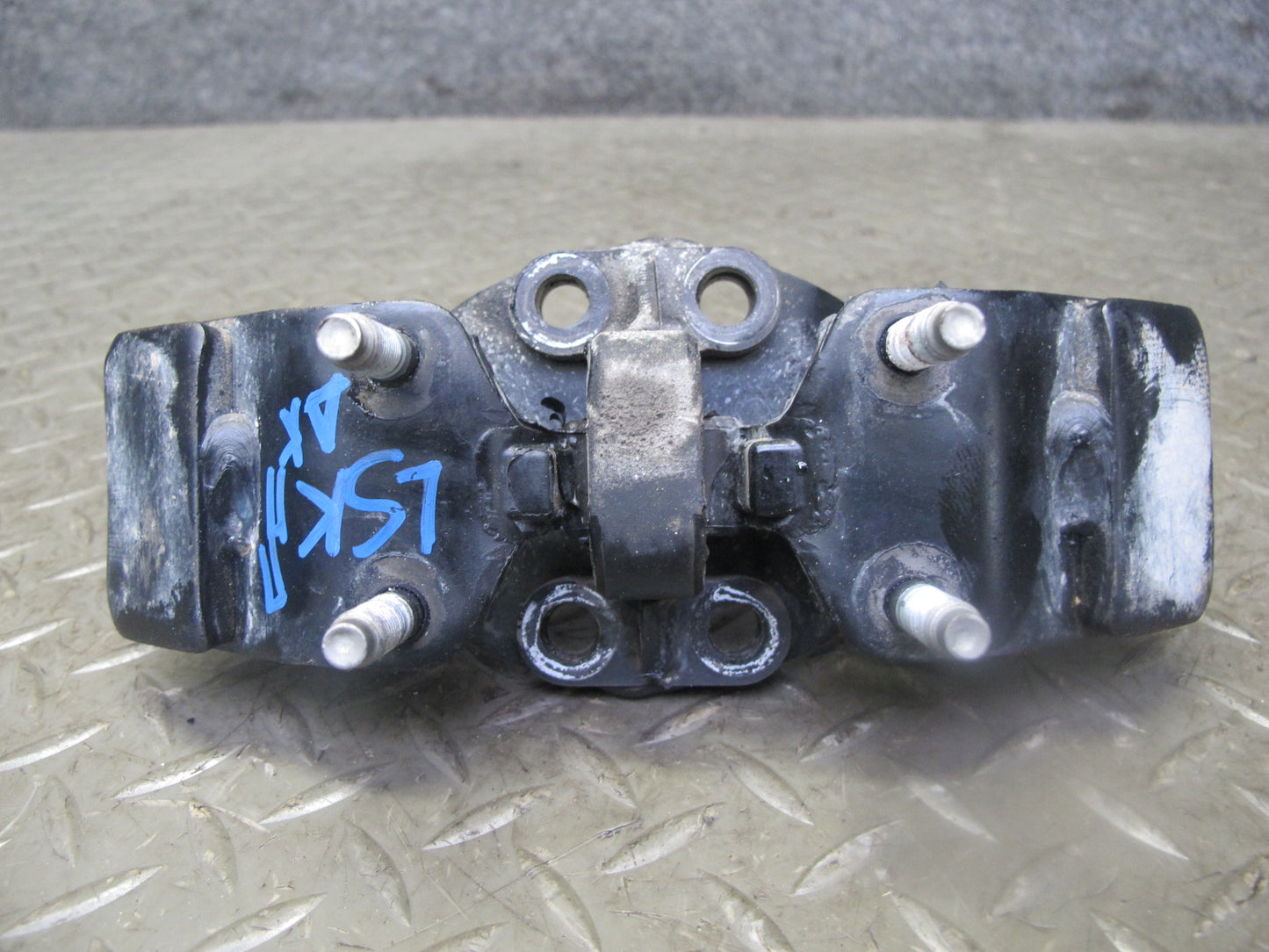 04-06 Lexus UCF30L LS430 Transmission Rear Mount 12371-50170 OEM