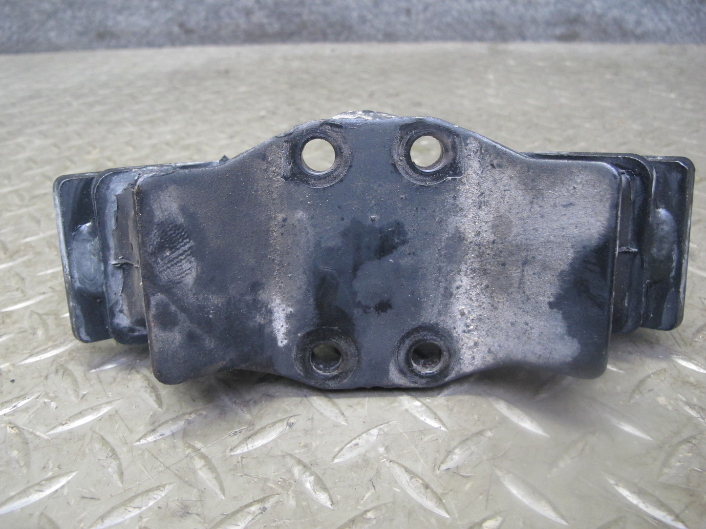 04-06 Lexus UCF30L LS430 Transmission Rear Mount 12371-50170 OEM