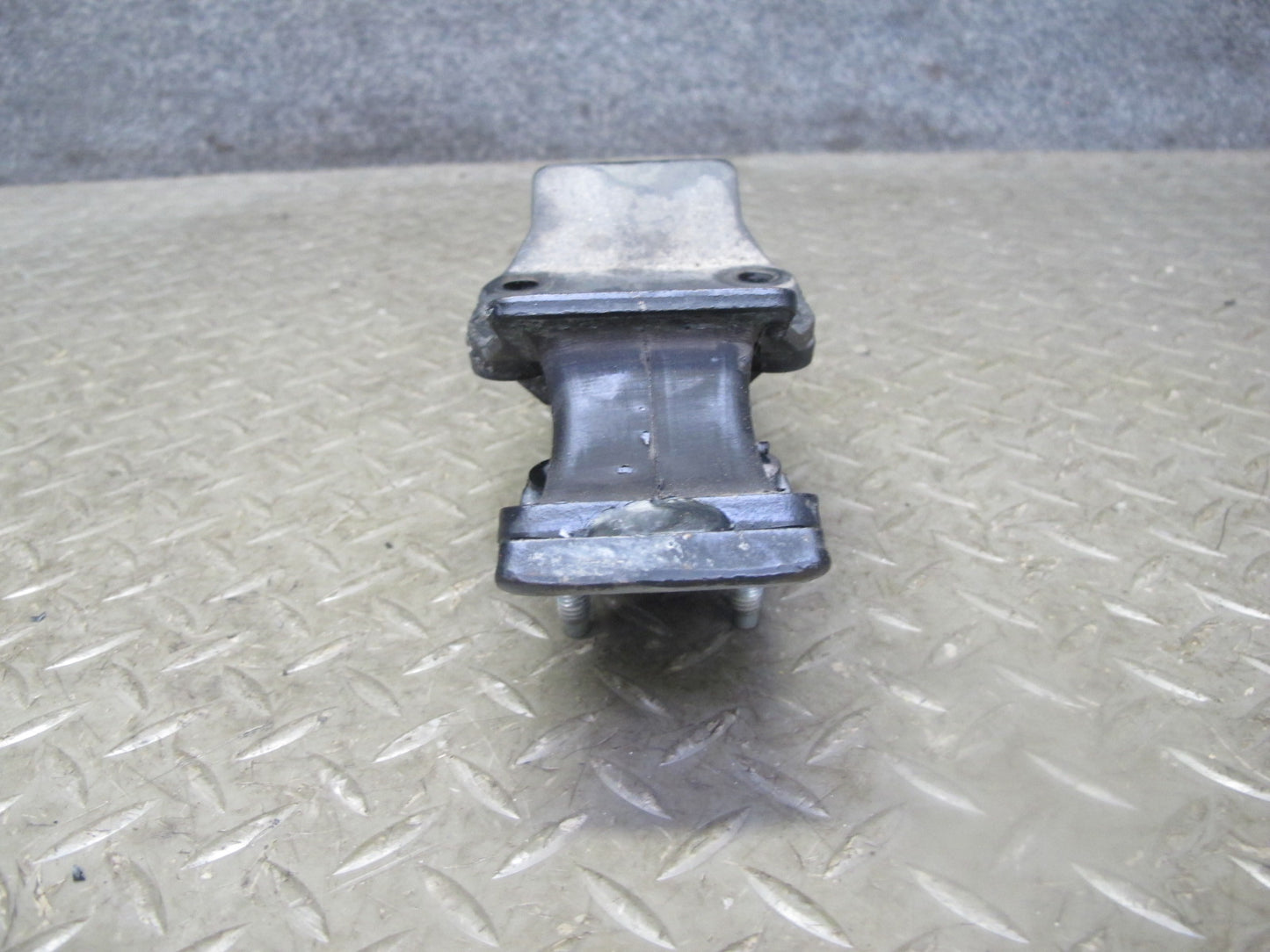 04-06 Lexus UCF30L LS430 Transmission Rear Mount 12371-50170 OEM