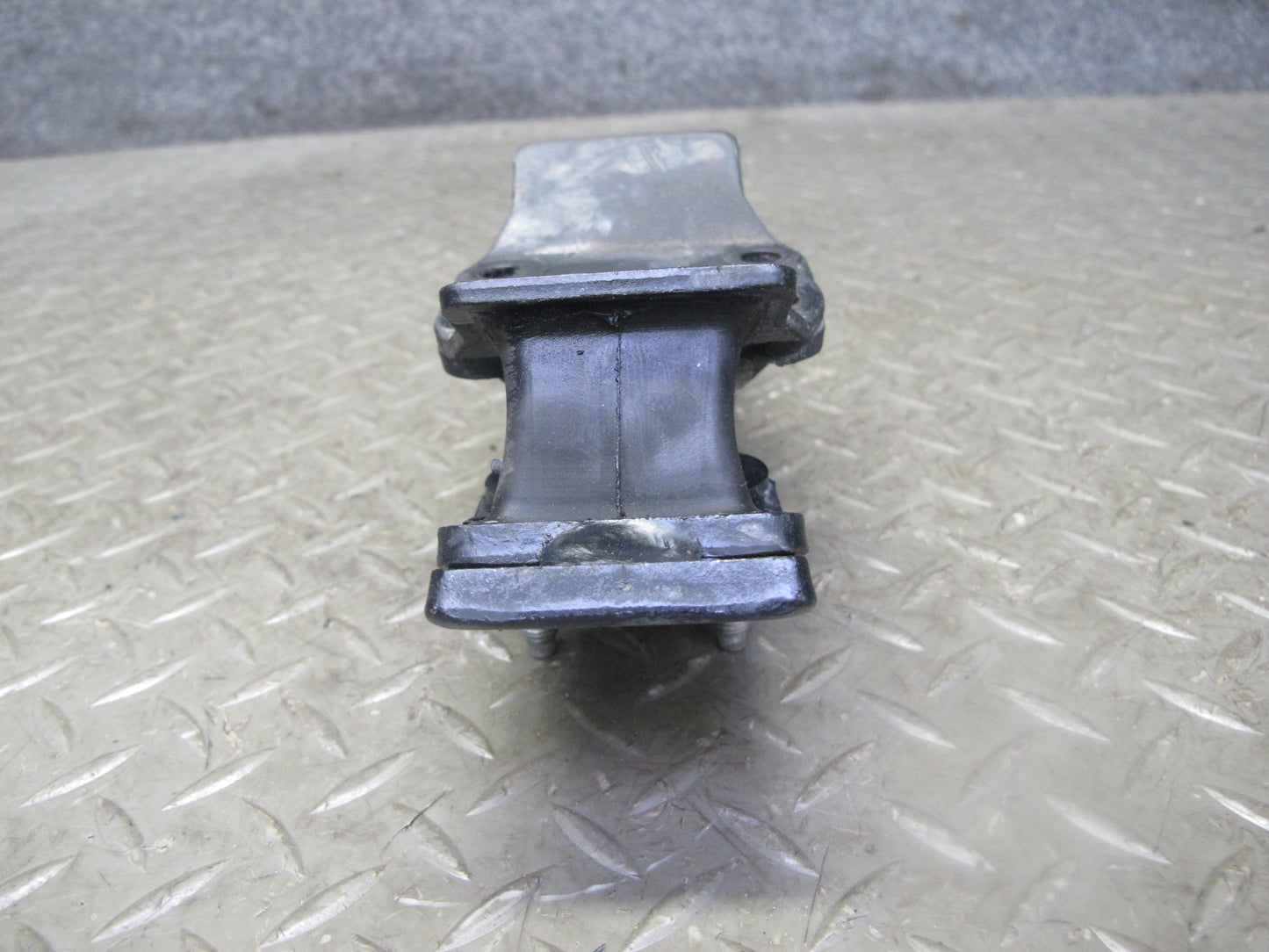 04-06 Lexus UCF30L LS430 Transmission Rear Mount 12371-50170 OEM
