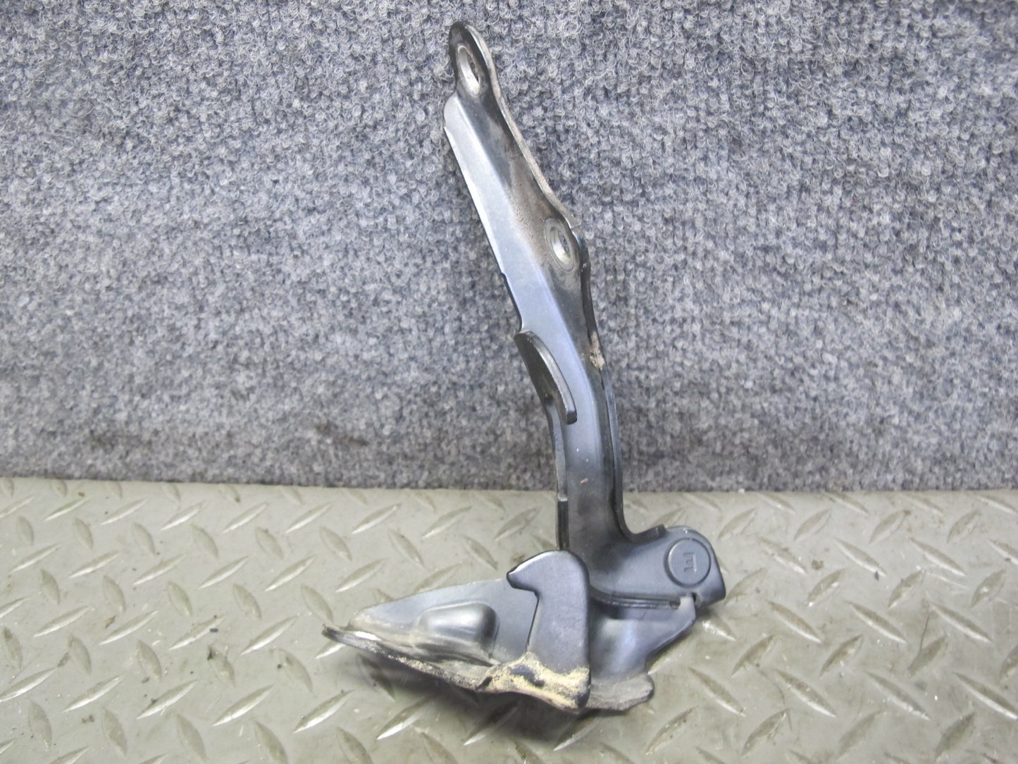01-06 Lexus UCF30L LS430 Set of 2 Front Left & Right Hood Hinge OEM