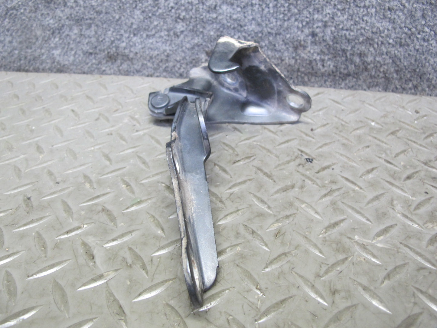 01-06 Lexus UCF30L LS430 Set of 2 Front Left & Right Hood Hinge OEM