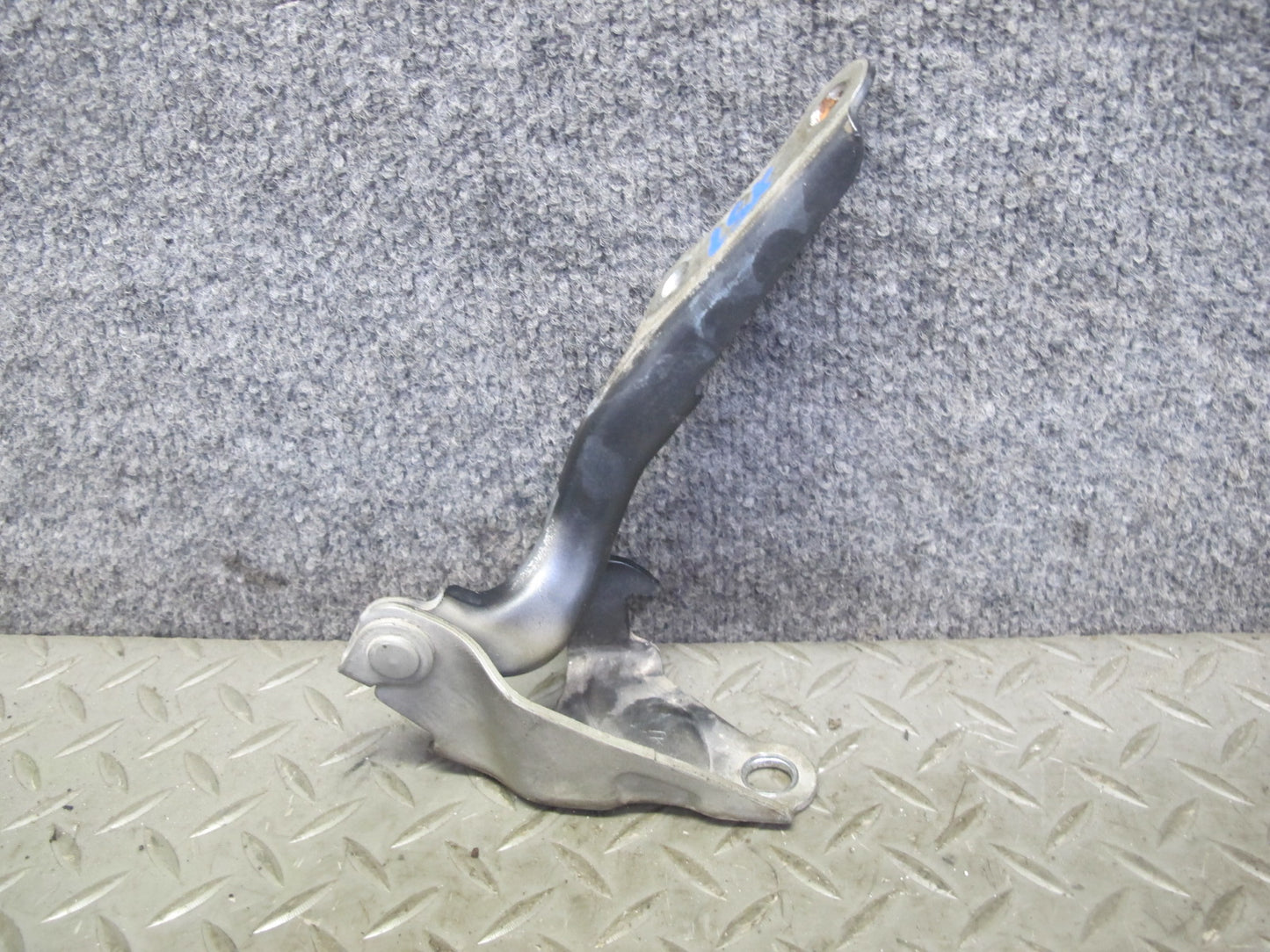01-06 Lexus UCF30L LS430 Set of 2 Front Left & Right Hood Hinge OEM