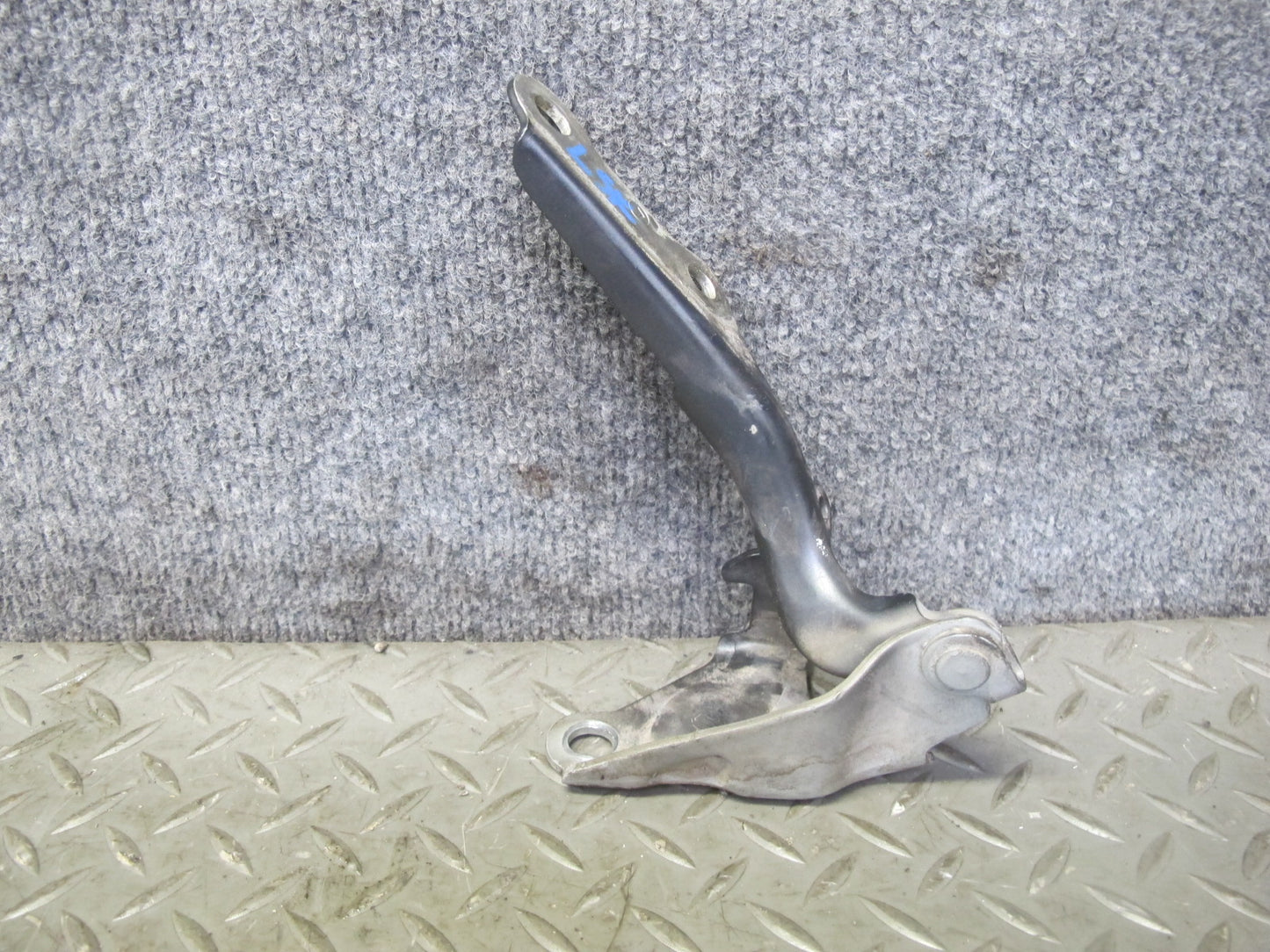 01-06 Lexus UCF30L LS430 Set of 2 Front Left & Right Hood Hinge OEM