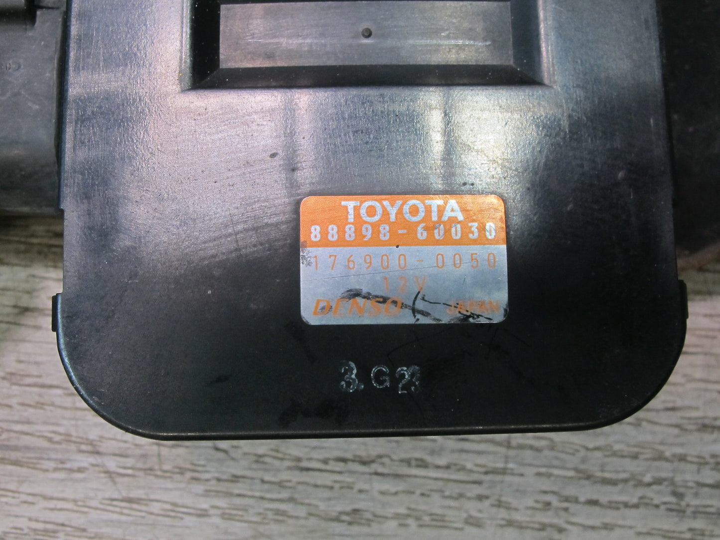 2003-2007 Lexus UZJ100L LX470 Smoke Sensor W/bracket 88898-60030