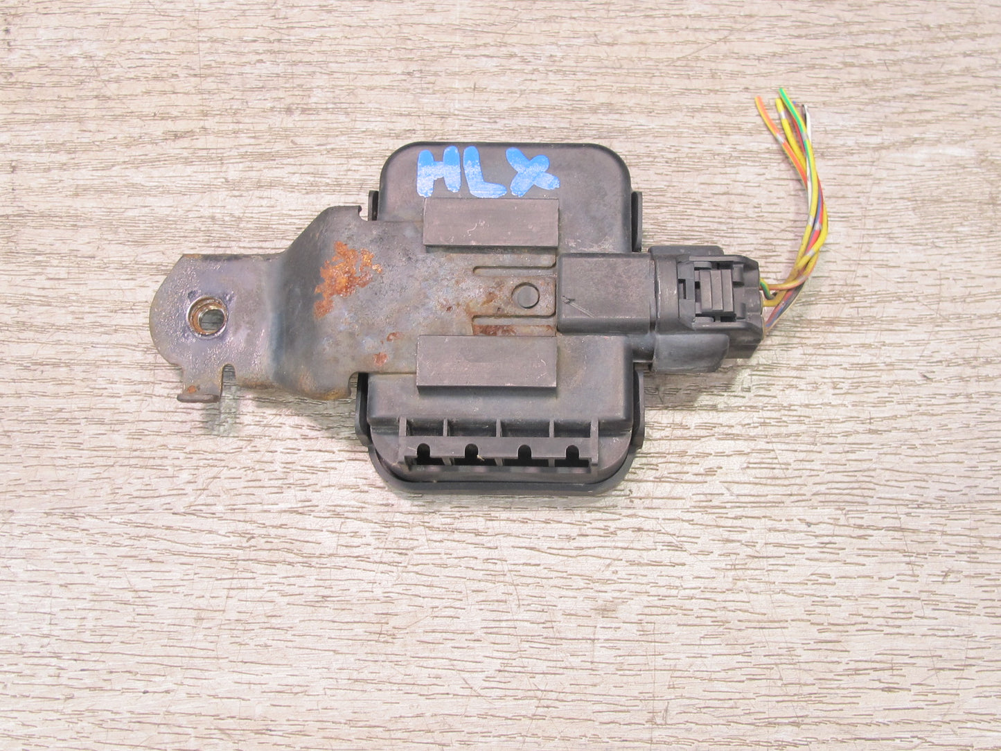 2003-2007 Lexus UZJ100L LX470 Smoke Sensor W/bracket 88898-60030