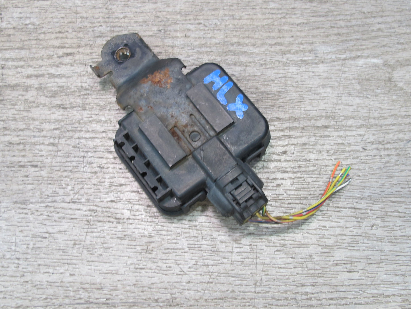 2003-2007 Lexus UZJ100L LX470 Smoke Sensor W/bracket 88898-60030
