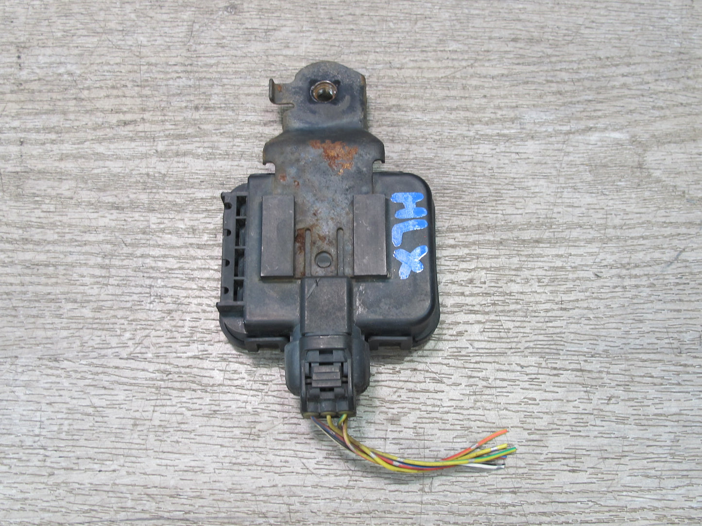 2003-2007 Lexus UZJ100L LX470 Smoke Sensor W/bracket 88898-60030