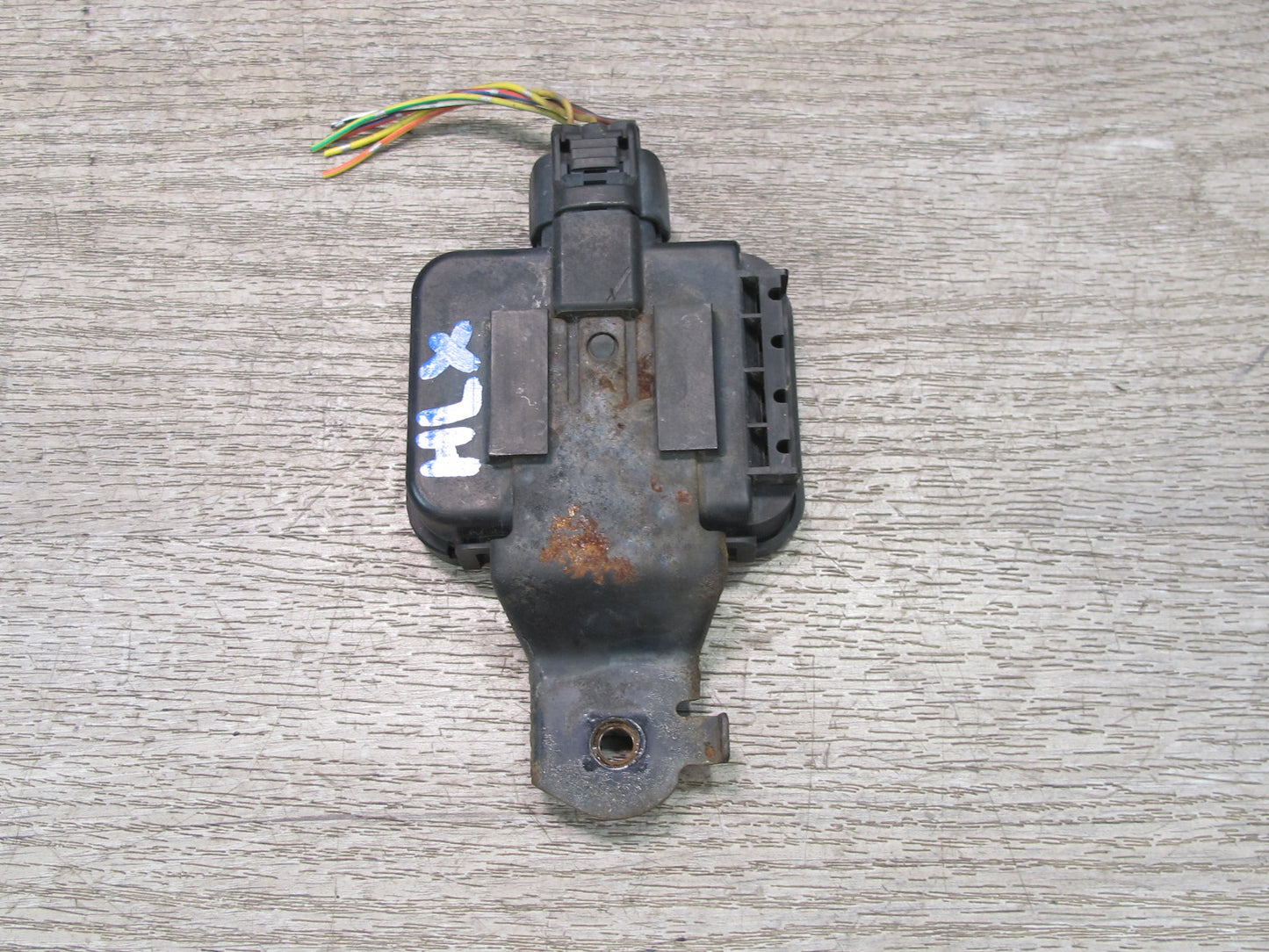 2003-2007 Lexus UZJ100L LX470 Smoke Sensor W/bracket 88898-60030