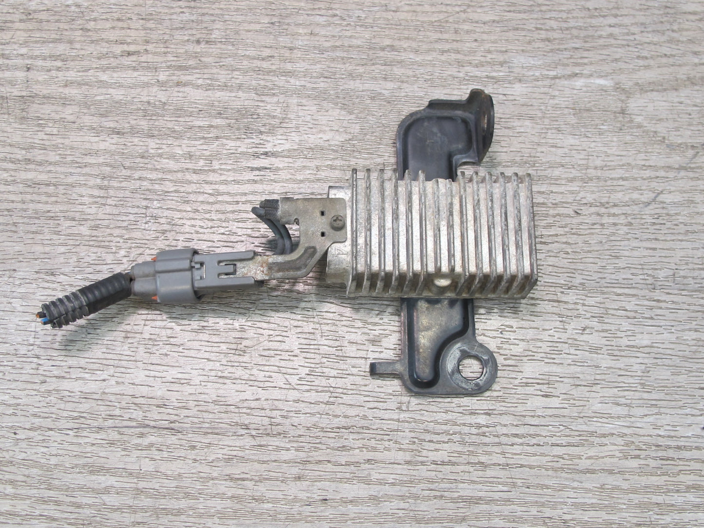 2003-2007 Lexus UZJ100L LX470 Fuel Pump Resistor Module