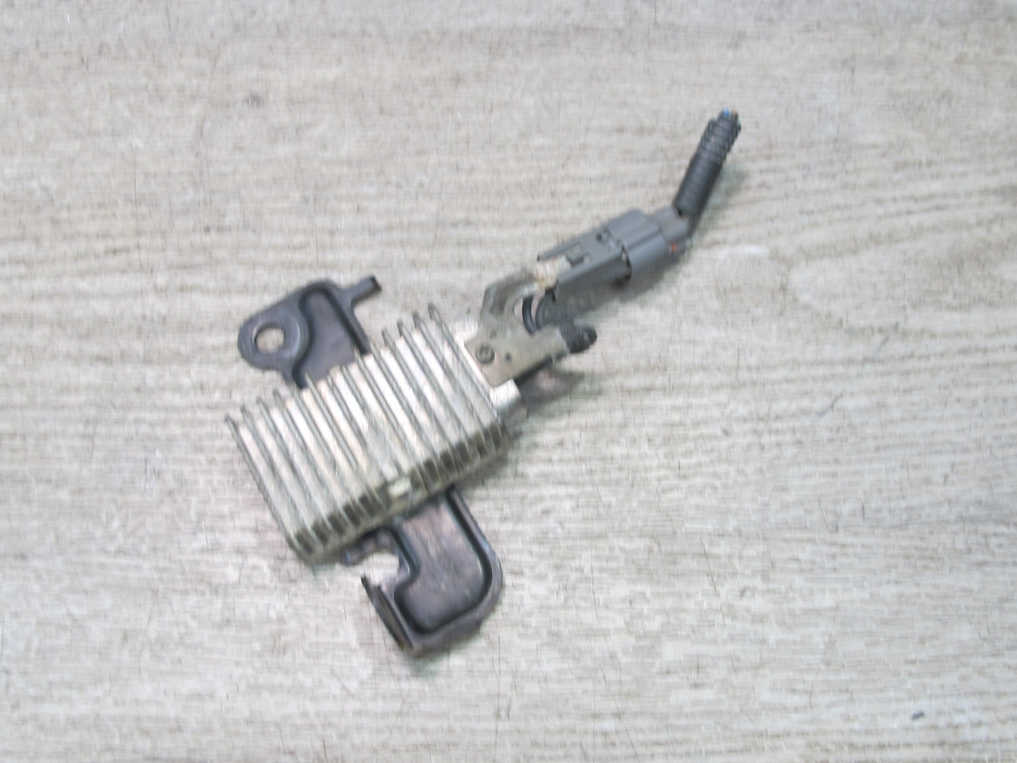 2003-2007 Lexus UZJ100L LX470 Fuel Pump Resistor Module