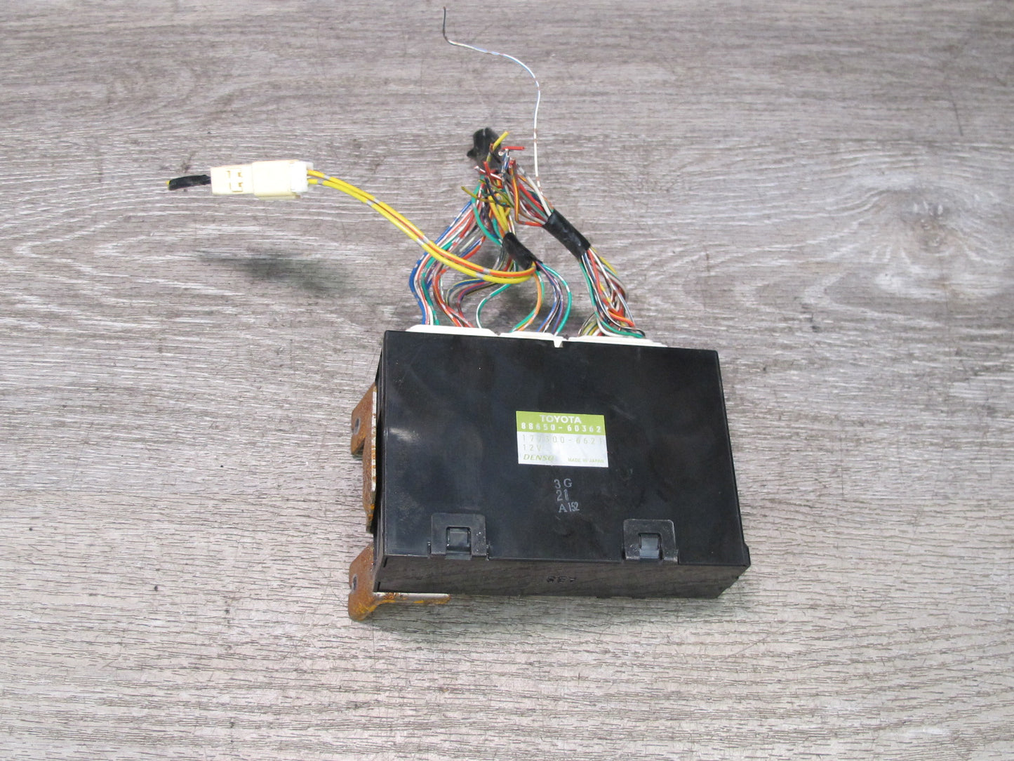 2003-2007 Lexus UZJ100L LX470 Rear A/C Air Condition Amplifier 88650-60362