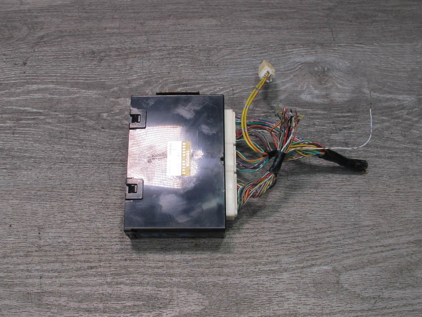 2003-2007 Lexus UZJ100L LX470 Rear A/C Air Condition Amplifier 88650-60362
