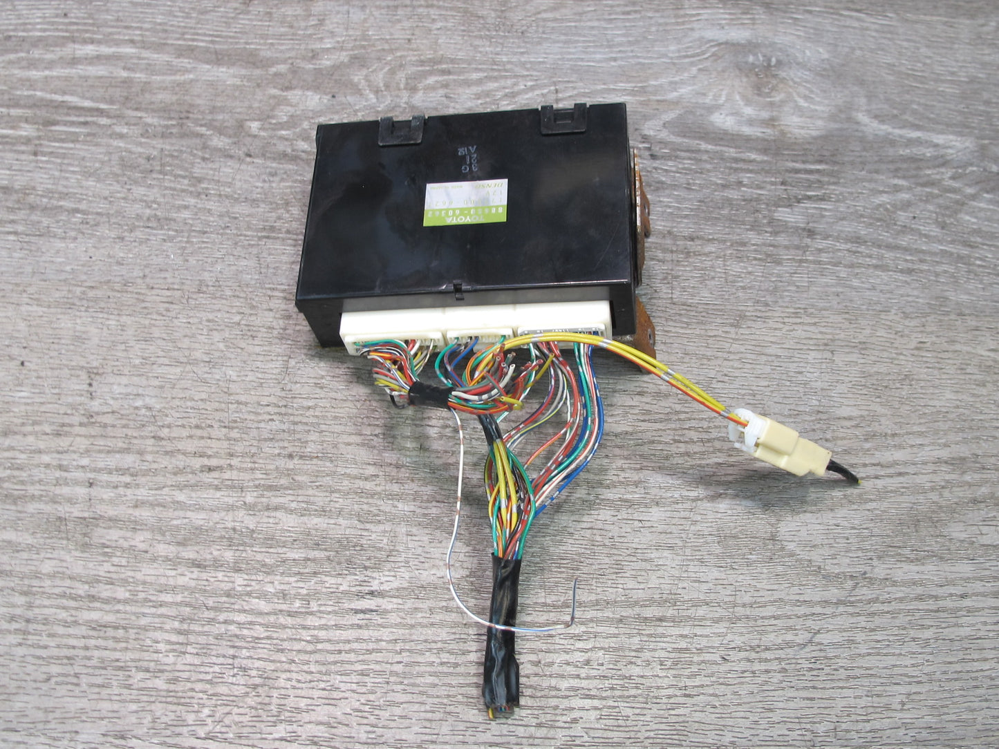 2003-2007 Lexus UZJ100L LX470 Rear A/C Air Condition Amplifier 88650-60362