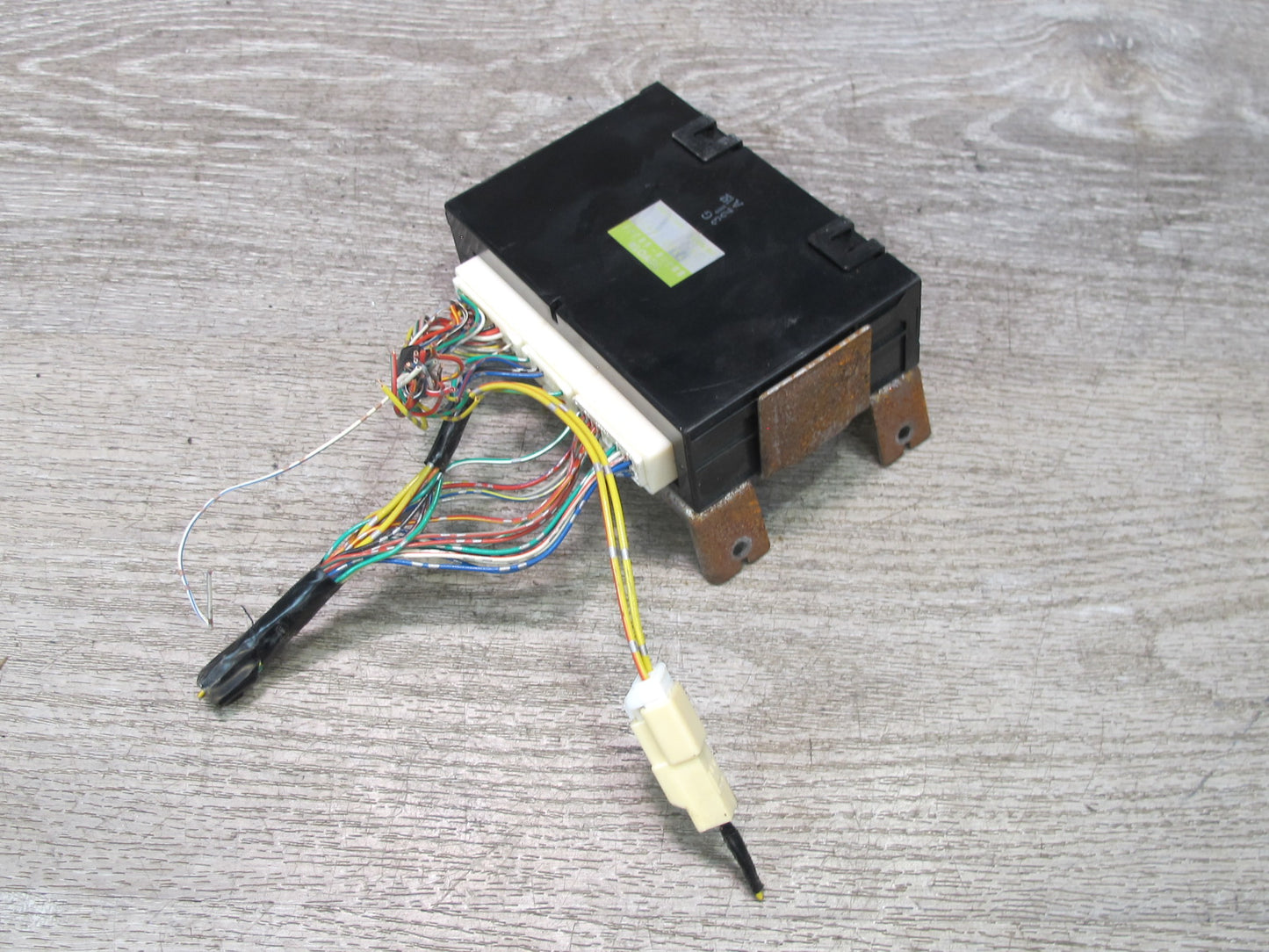 2003-2007 Lexus UZJ100L LX470 Rear A/C Air Condition Amplifier 88650-60362