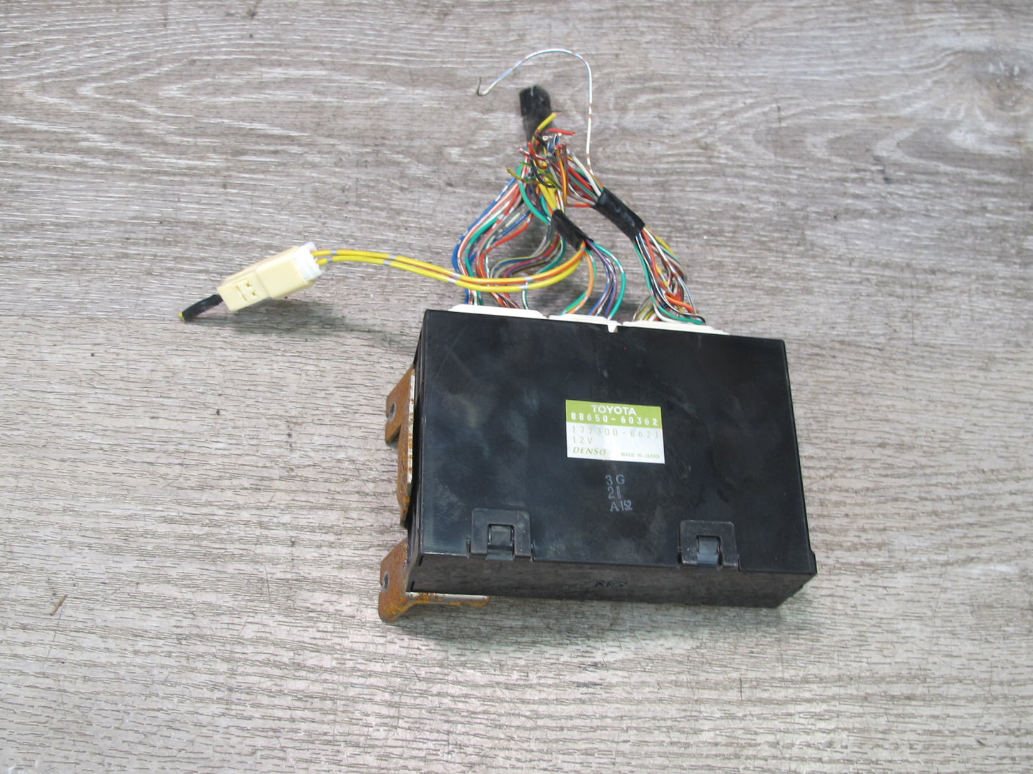 2003-2007 Lexus UZJ100L LX470 Rear A/C Air Condition Amplifier 88650-60362