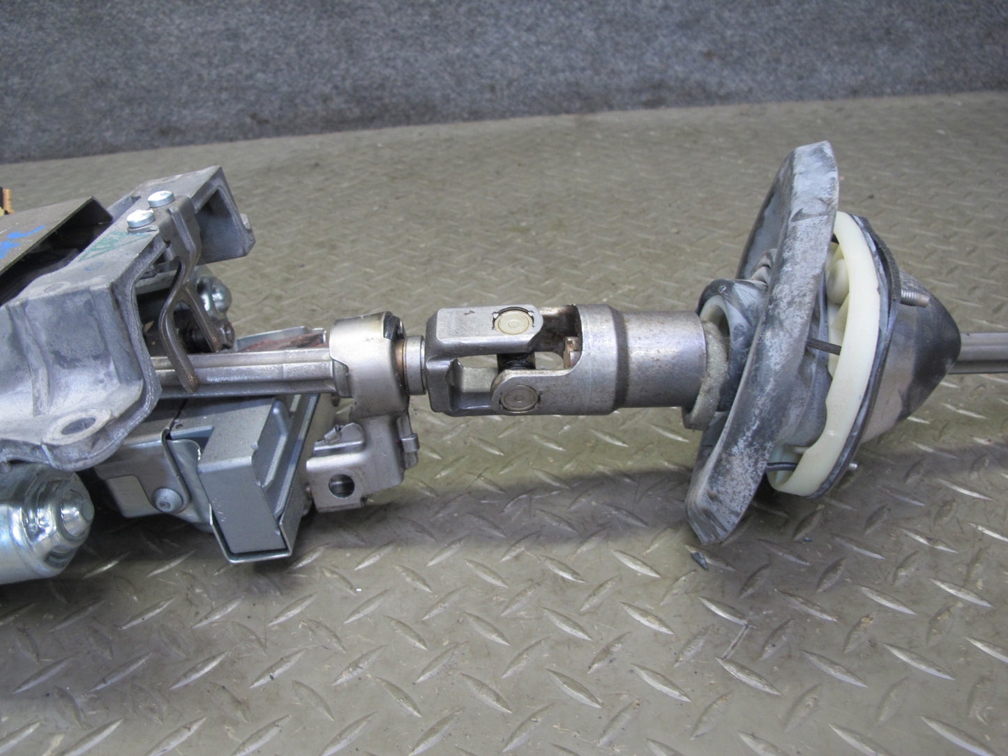 2003-2006 Porsche Cayenne 955 Steering Column Shaft Assembly 4E0905852E