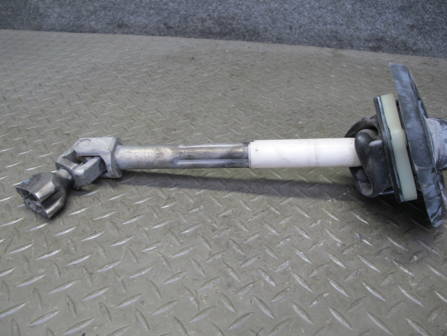 2003-2006 Porsche Cayenne 955 Steering Column Shaft Assembly 4E0905852E