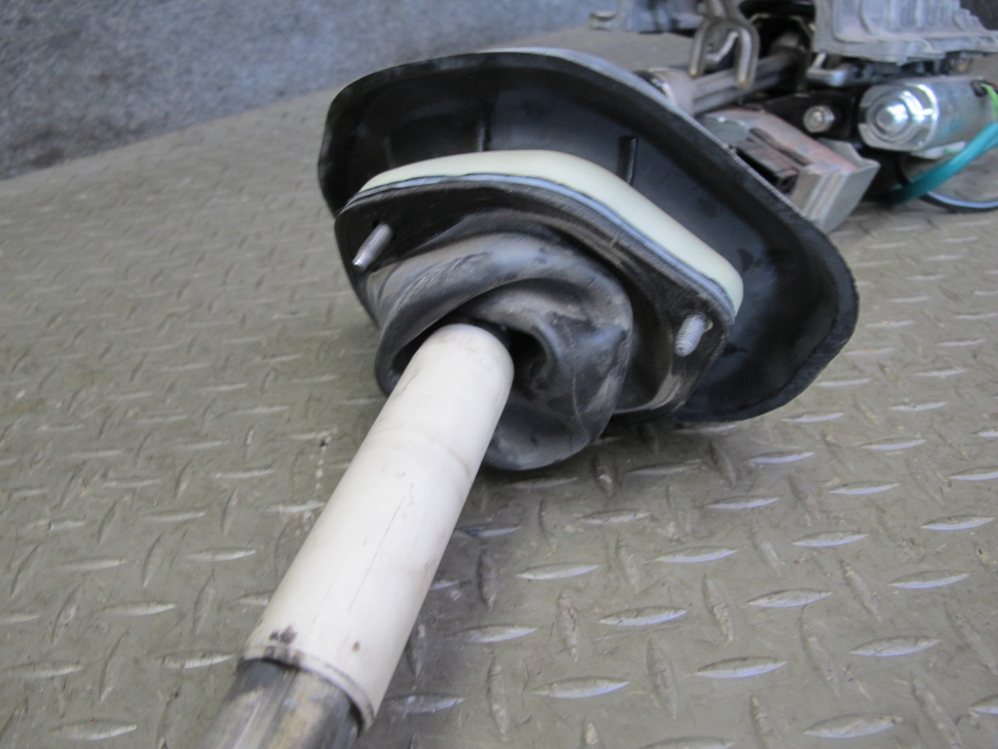 2003-2006 Porsche Cayenne 955 Steering Column Shaft Assembly 4E0905852E