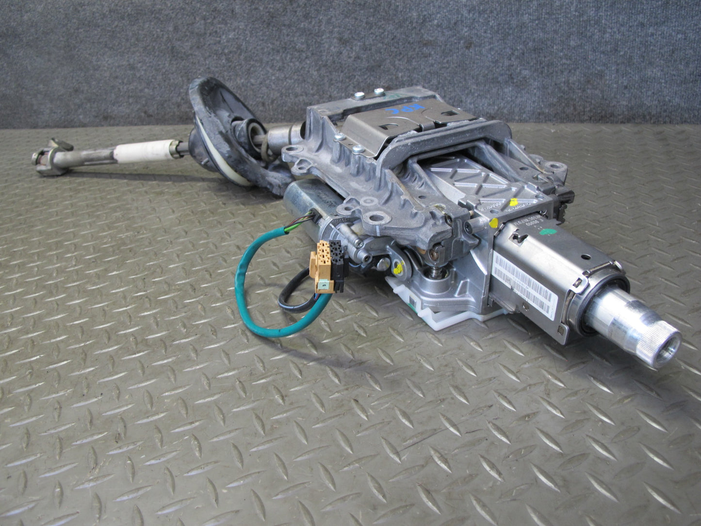 2003-2006 Porsche Cayenne 955 Steering Column Shaft Assembly 4E0905852E