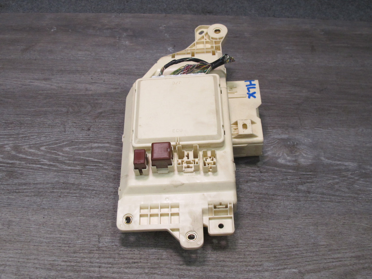2003-2007 Lexus UZJ100L LX470 Dash Front Right Junction Cabin Fuse Relay Box