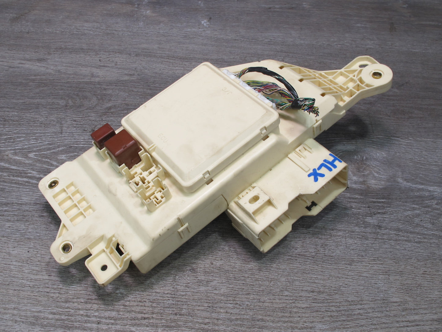 2003-2007 Lexus UZJ100L LX470 Dash Front Right Junction Cabin Fuse Relay Box