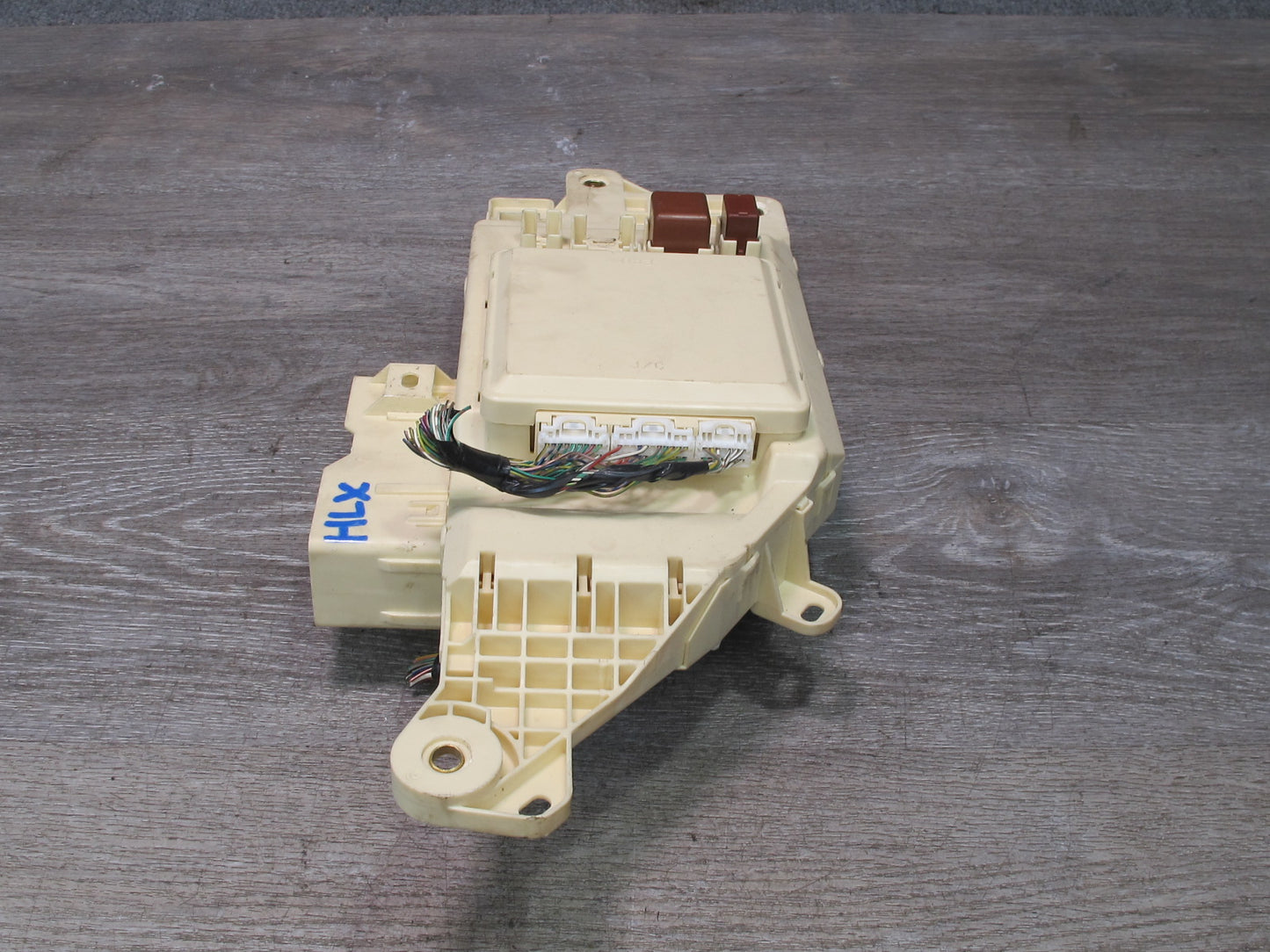 2003-2007 Lexus UZJ100L LX470 Dash Front Right Junction Cabin Fuse Relay Box