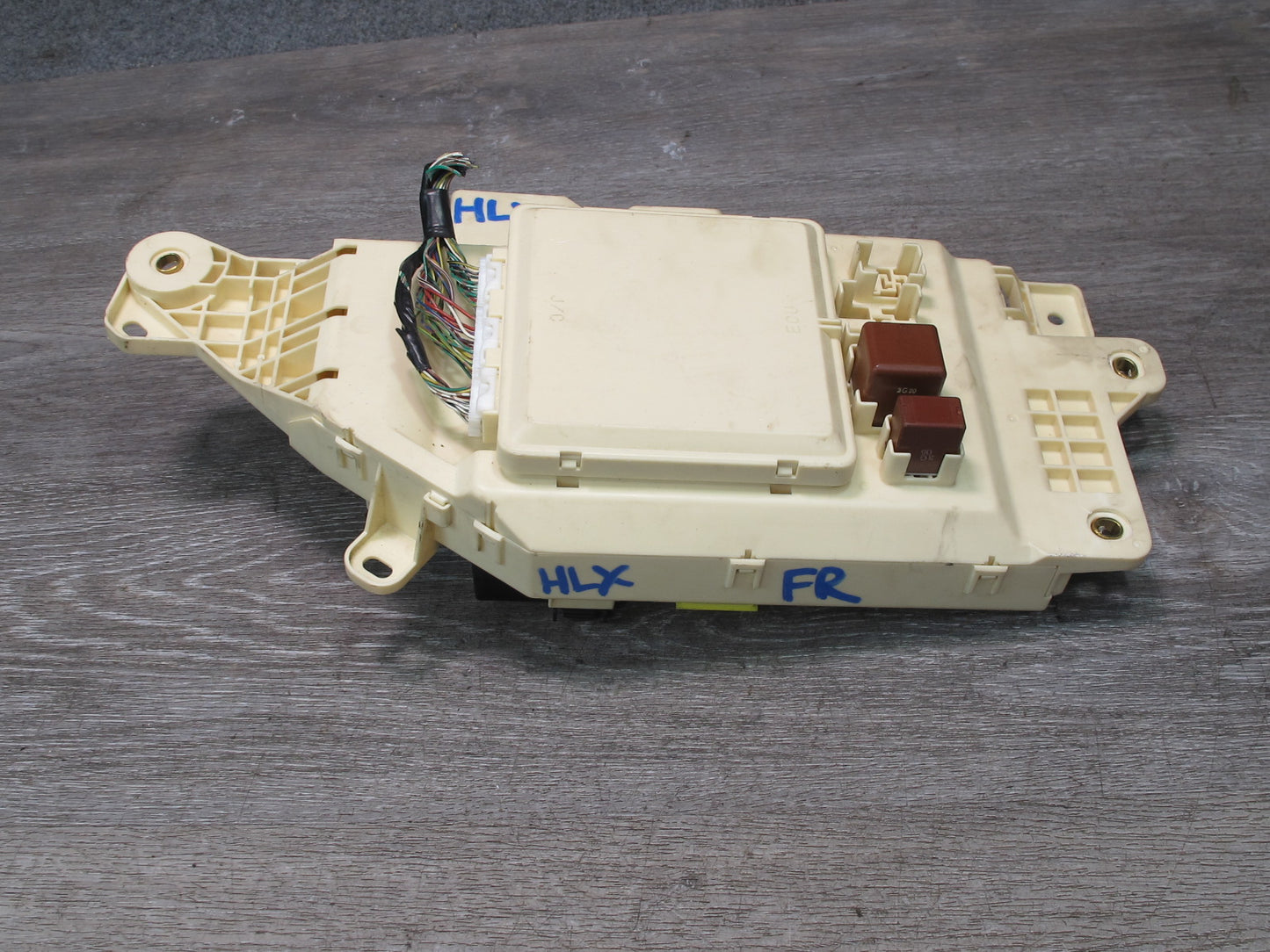 2003-2007 Lexus UZJ100L LX470 Dash Front Right Junction Cabin Fuse Relay Box