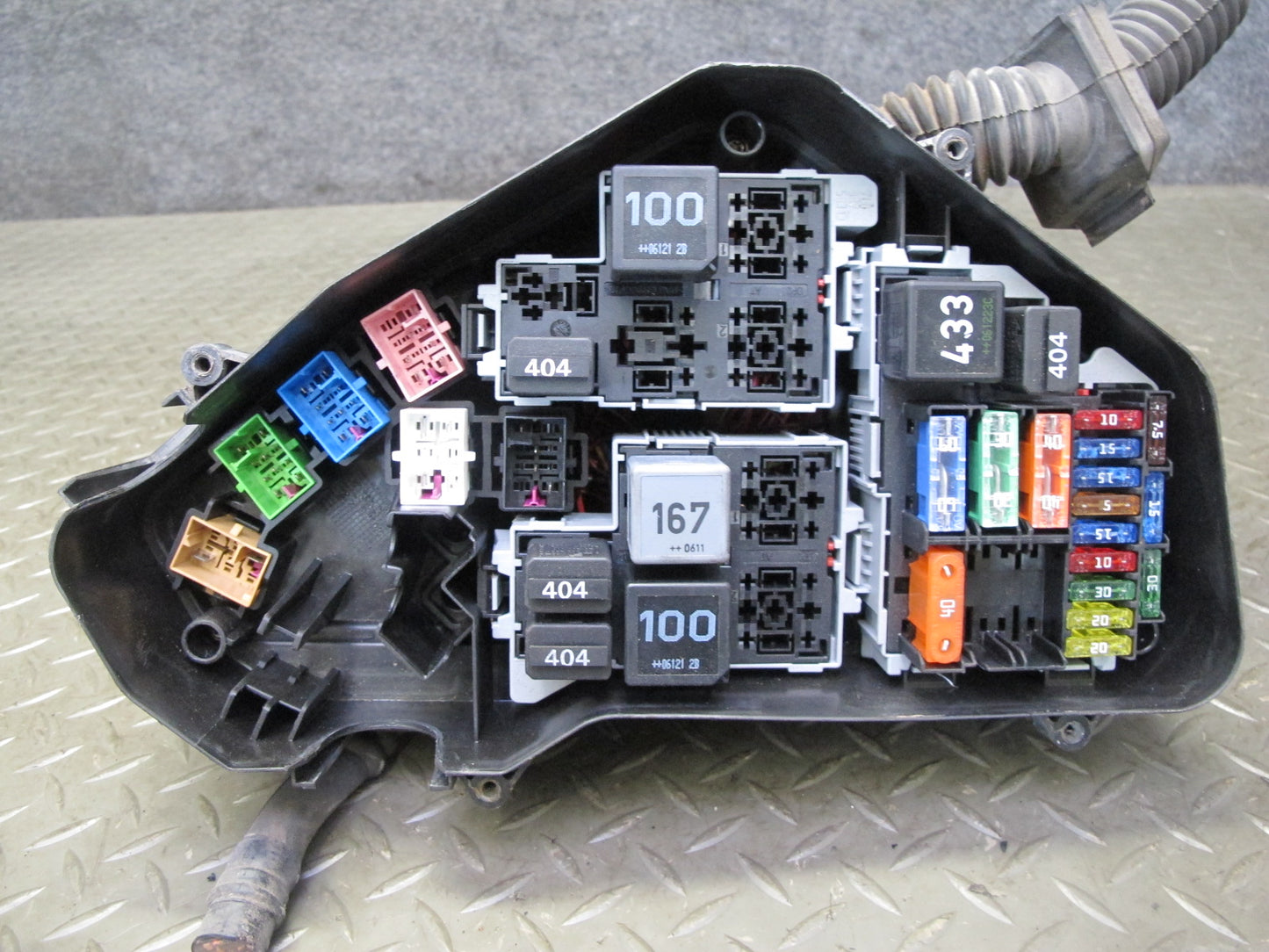 2003-2006 Porsche Cayenne 955 Engine Bay Fuse Relay Box Module