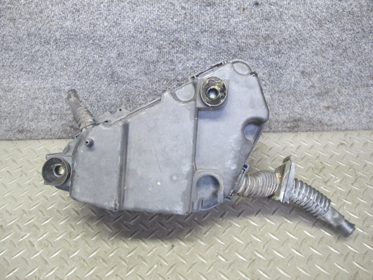 2003-2006 Porsche Cayenne 955 Engine Bay Fuse Relay Box Module