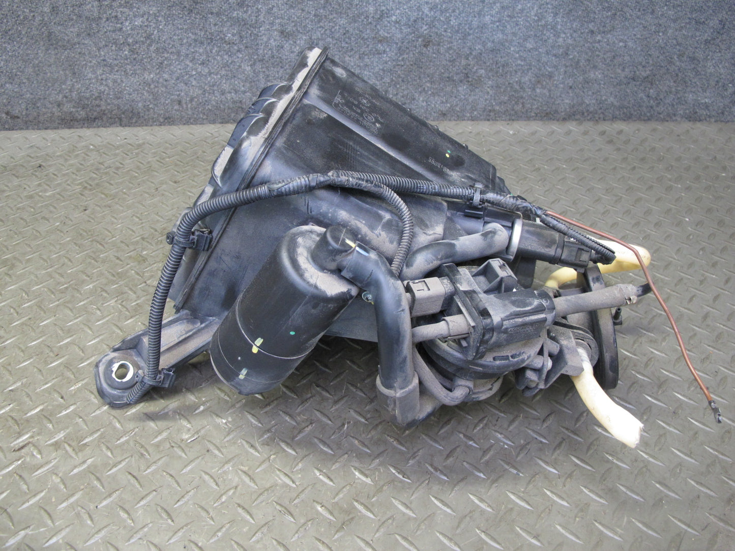 2003-2010 Porsche Cayenne 955 Fuel Evap Vapor Charcoal Canister 7L0201801L