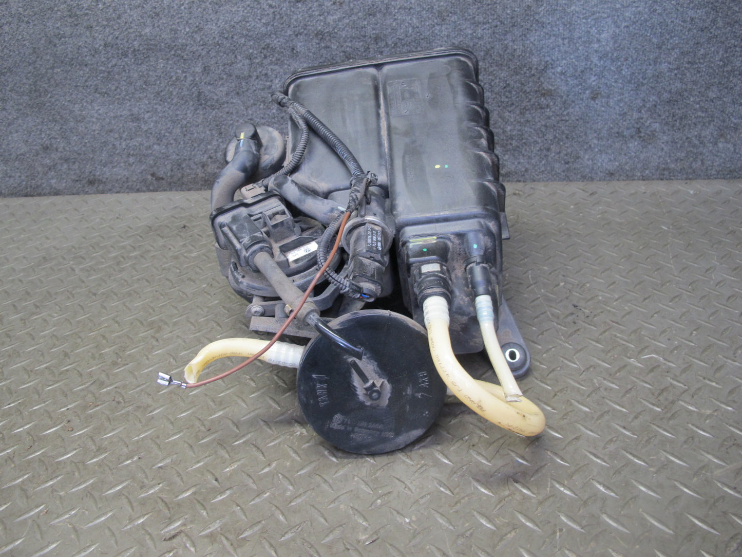 2003-2010 Porsche Cayenne 955 Fuel Evap Vapor Charcoal Canister 7L0201801L