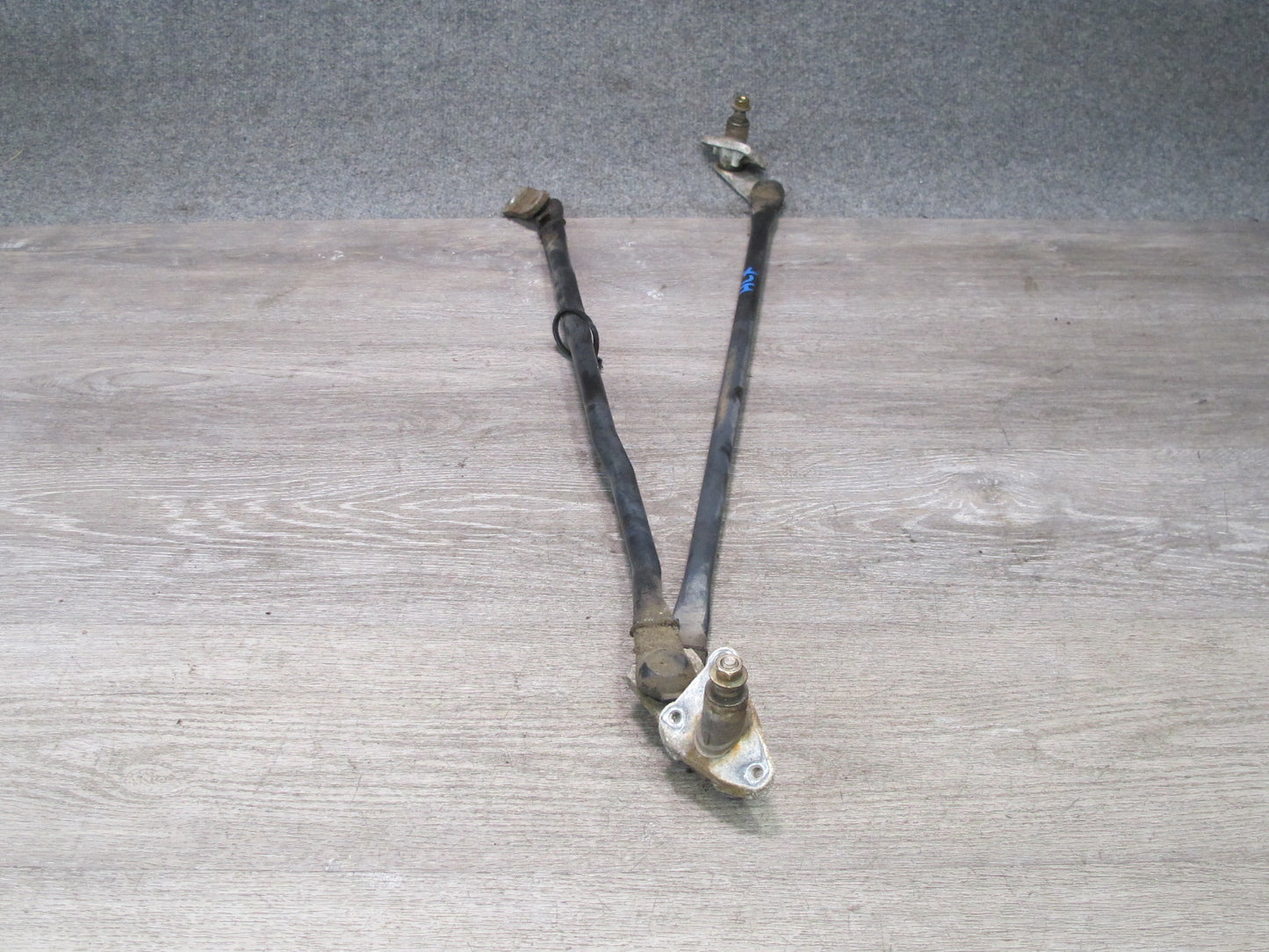98-07 Lexus UZJ100L LX470 Front Windshield Wiper Transmission Linkage W/ Motor
