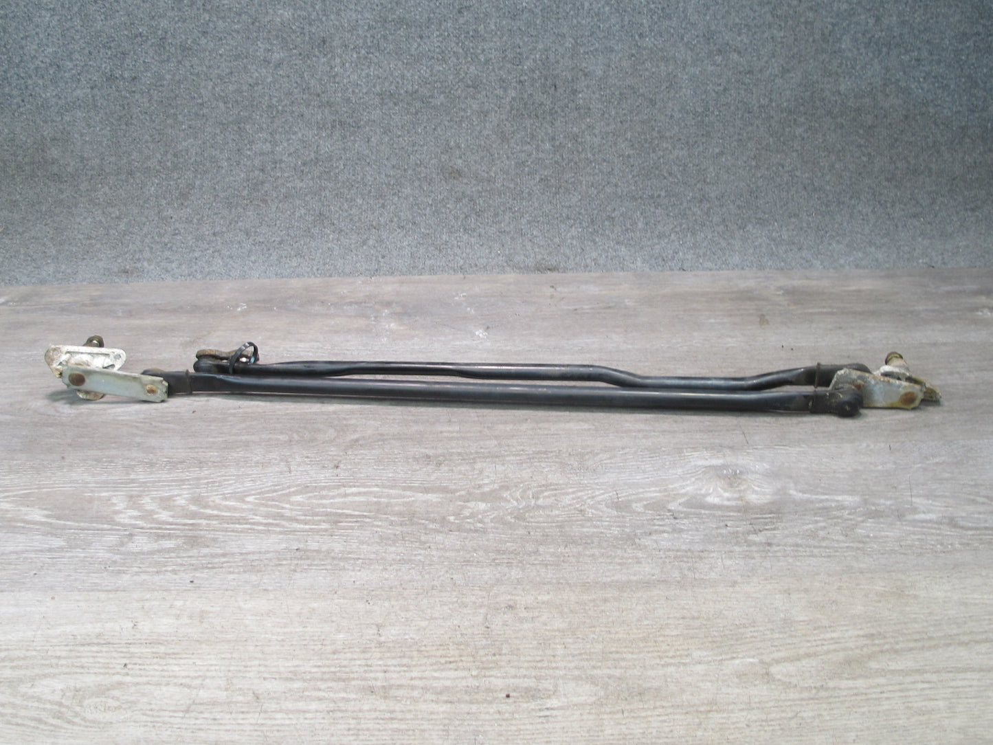 98-07 Lexus UZJ100L LX470 Front Windshield Wiper Transmission Linkage W/ Motor
