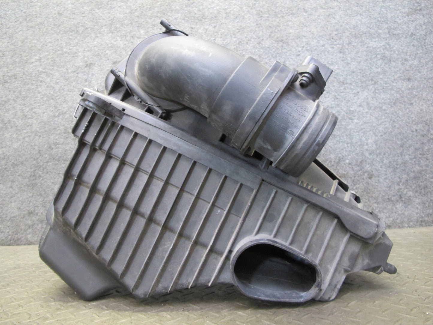 2003-2006 Porsche Cayenne 955 Turbo Right Air Intake Cleaner Filter Box w Sensor