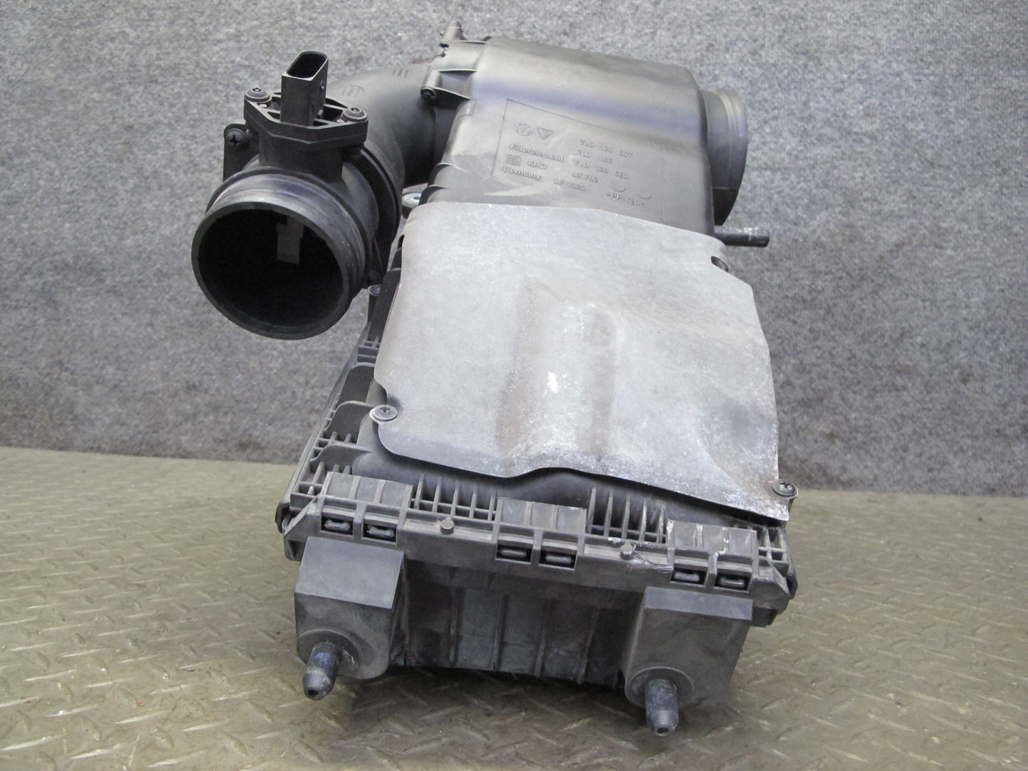2003-2006 Porsche Cayenne 955 Turbo Right Air Intake Cleaner Filter Box w Sensor