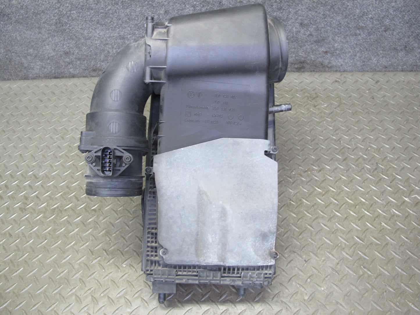 2003-2006 Porsche Cayenne 955 Turbo Right Air Intake Cleaner Filter Box w Sensor
