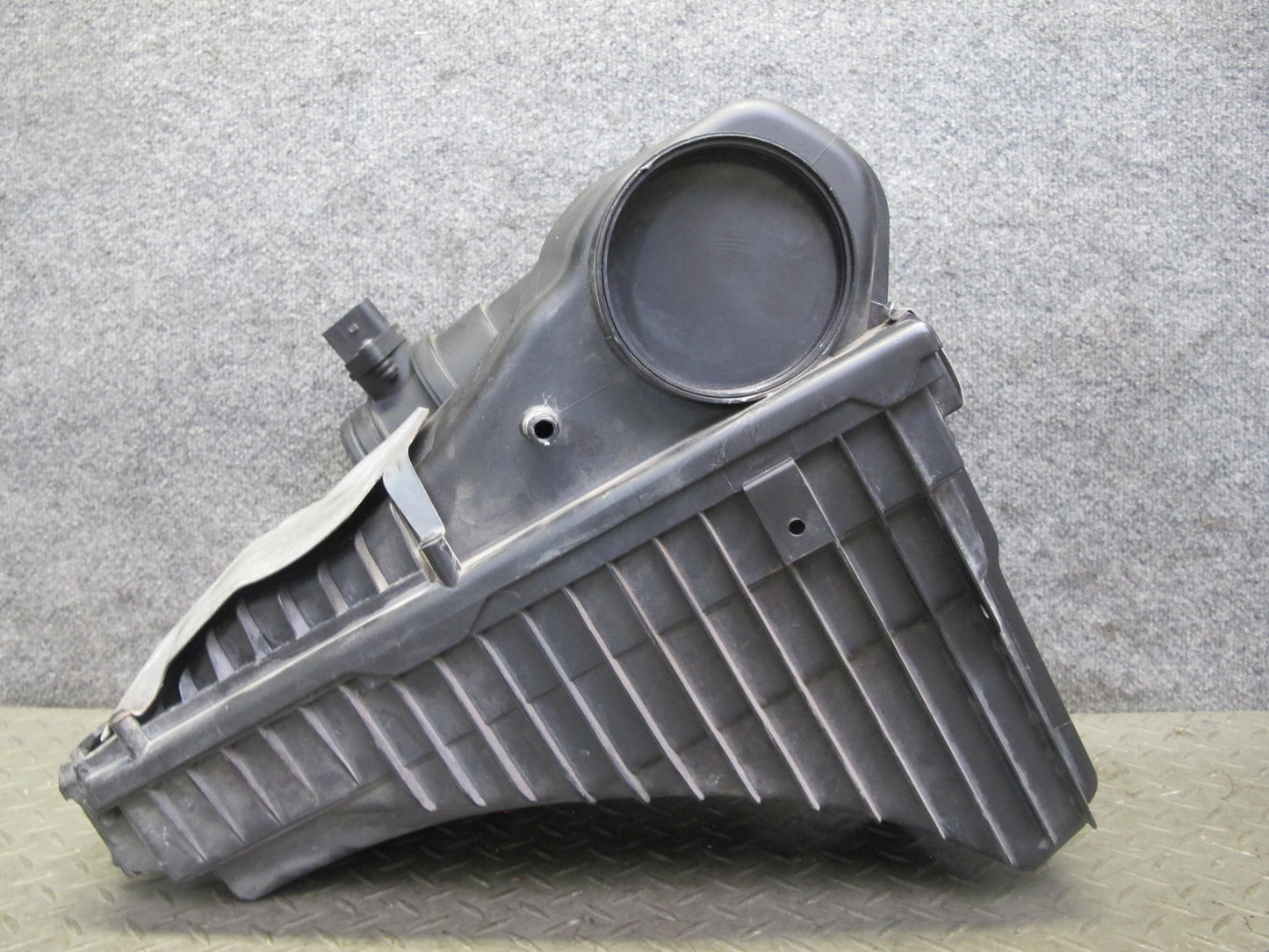 2003-2006 Porsche Cayenne 955 Turbo Right Air Intake Cleaner Filter Box w Sensor